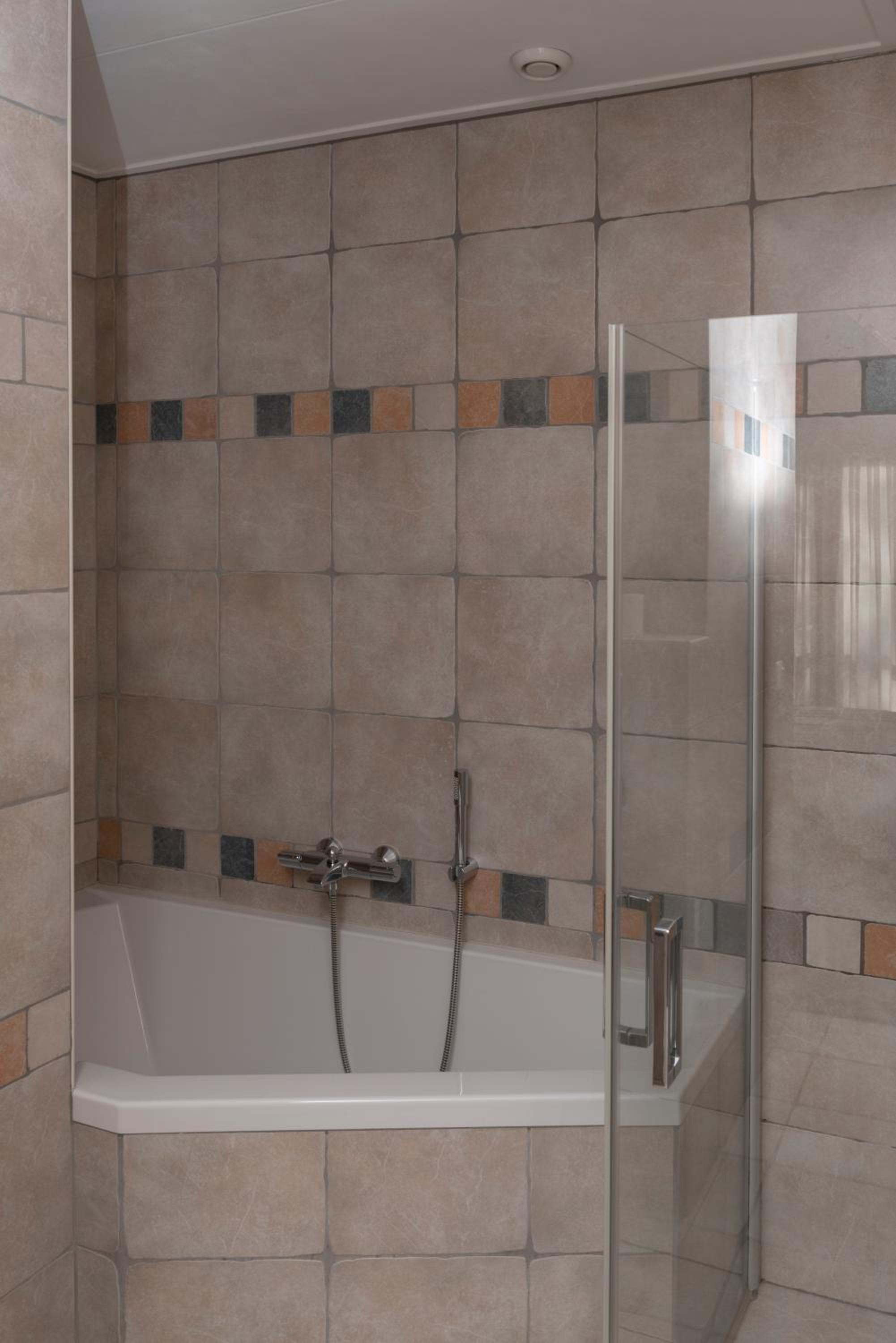 Double Room with Bath - Photo 2