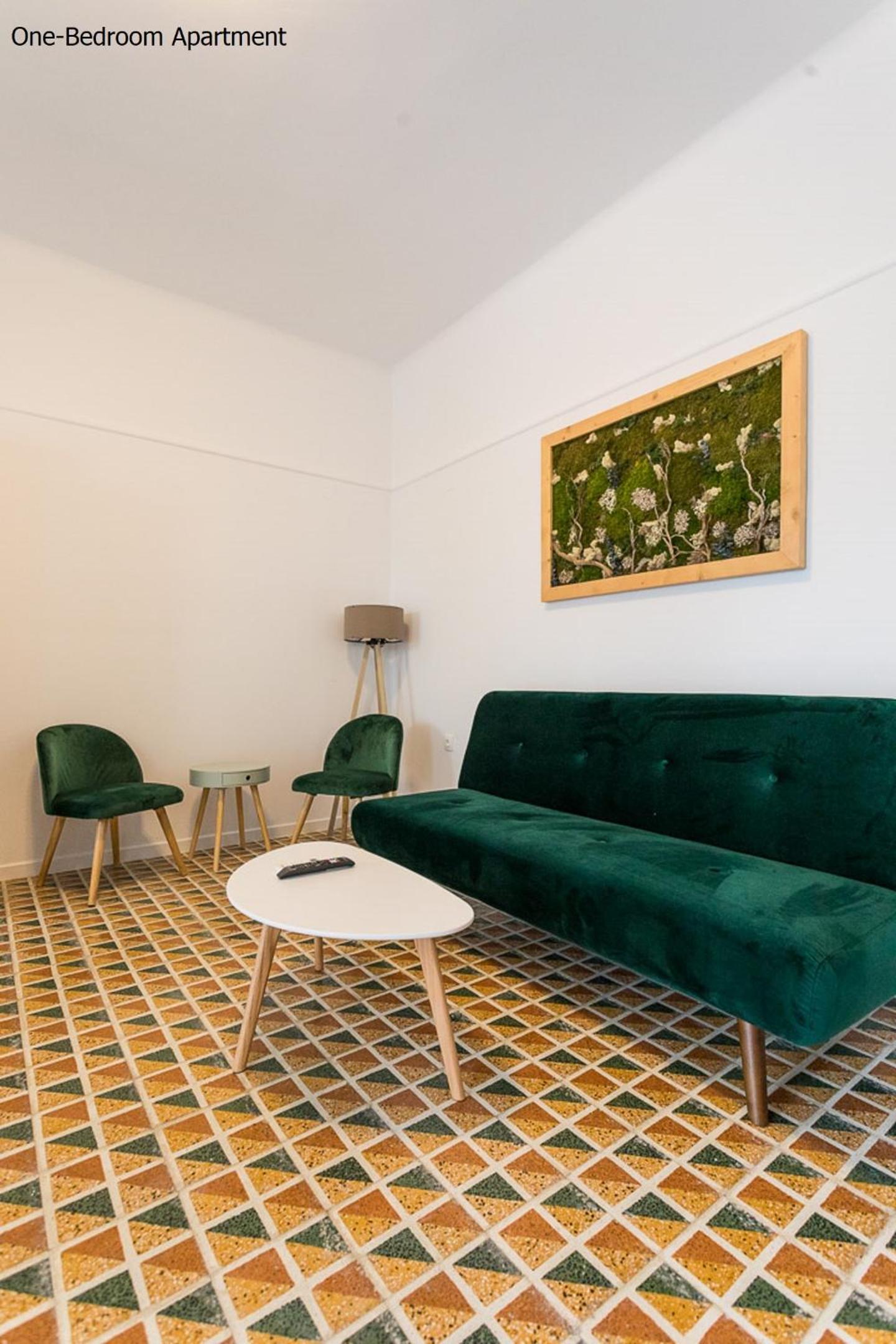 One-Bedroom Apartment - Photo 15