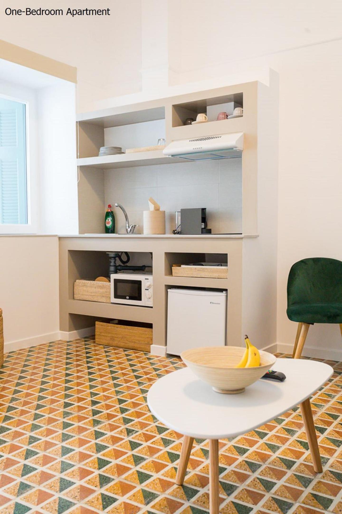 One-Bedroom Apartment - Photo 3