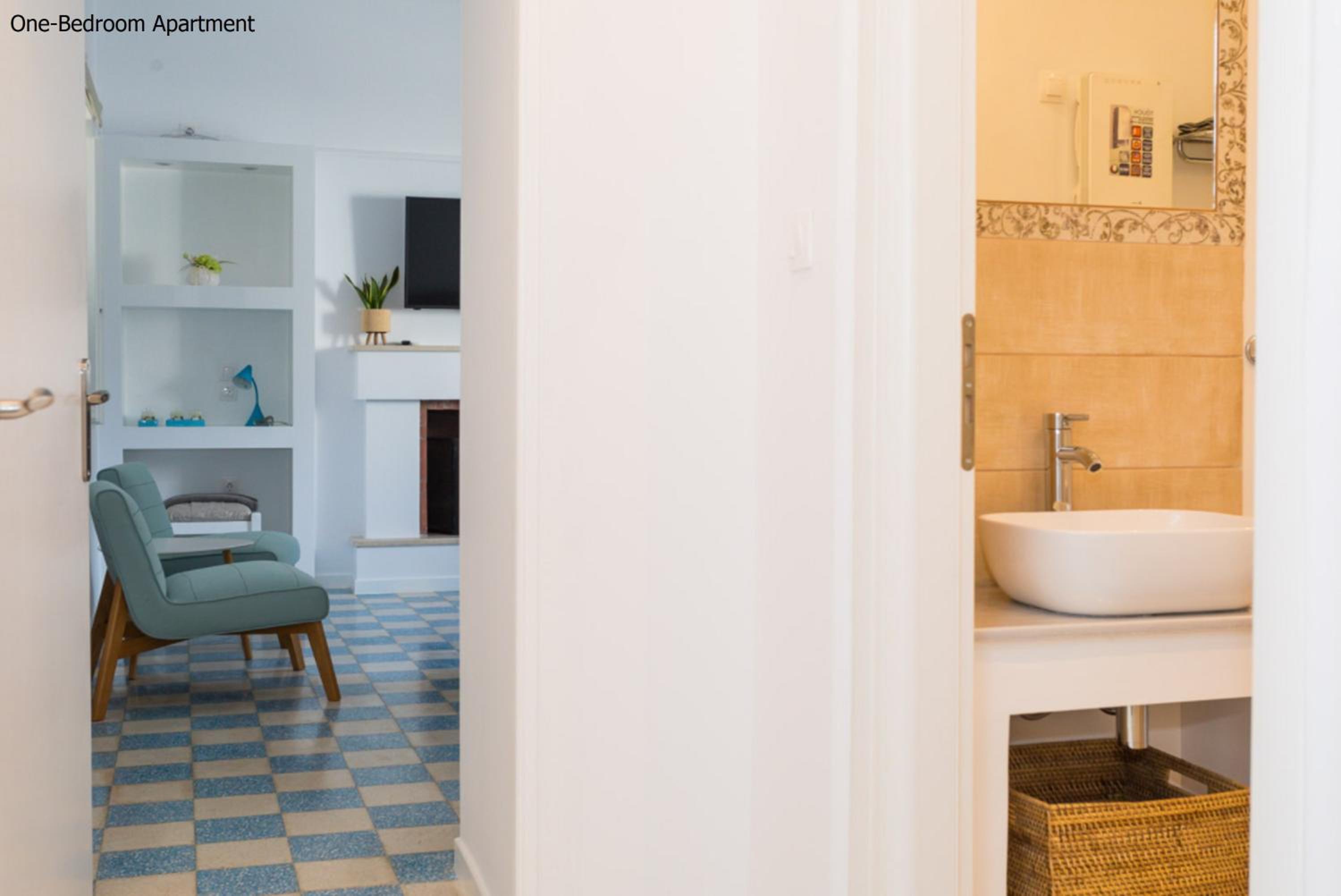One-Bedroom Apartment - Photo 8