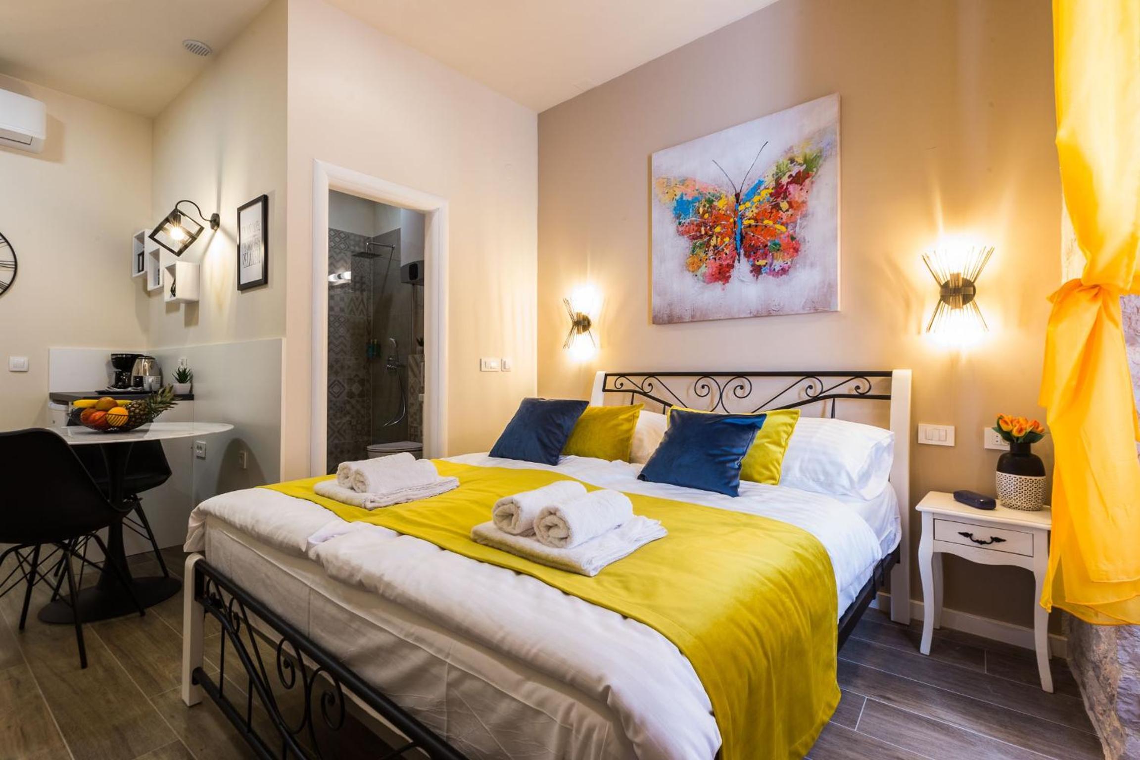Double Room - Photo 7
