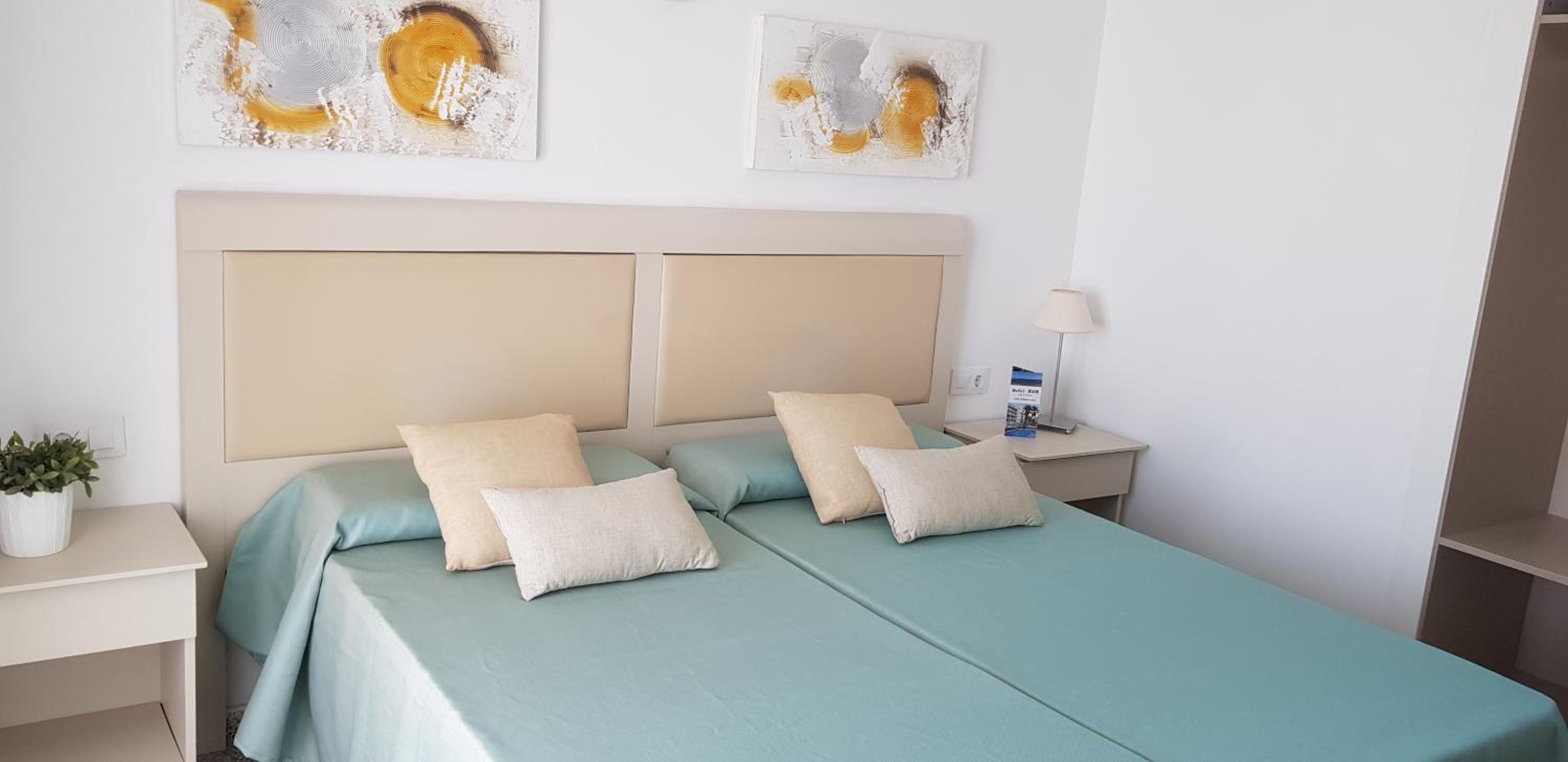 Twin Room with Balcony photo 3