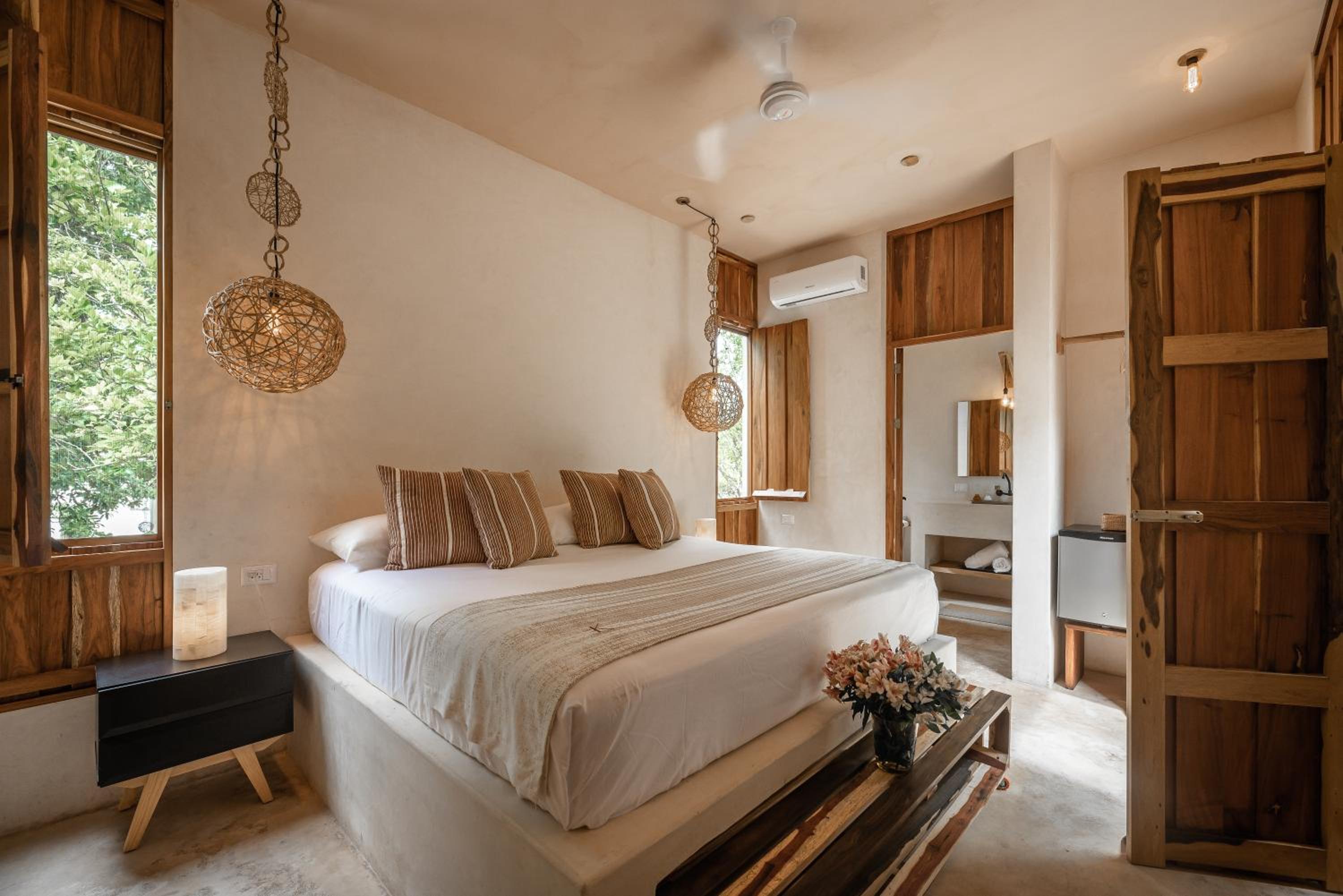 Deluxe Queen Room - Photo 1