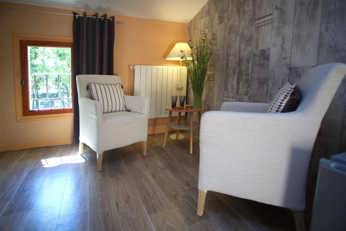 Twin Room with Private Bathroom photo 2