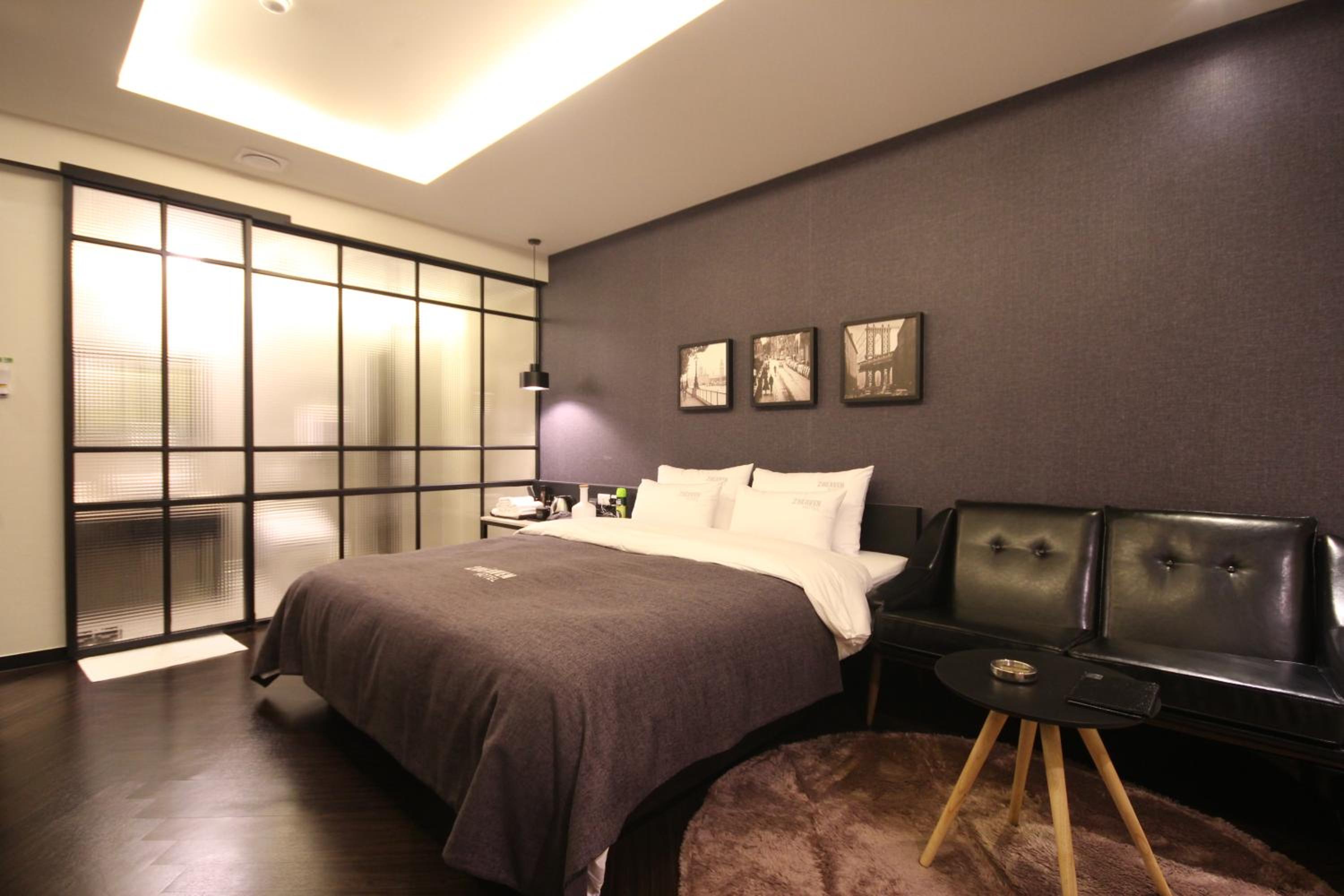 Standard Twin Room - Photo 8