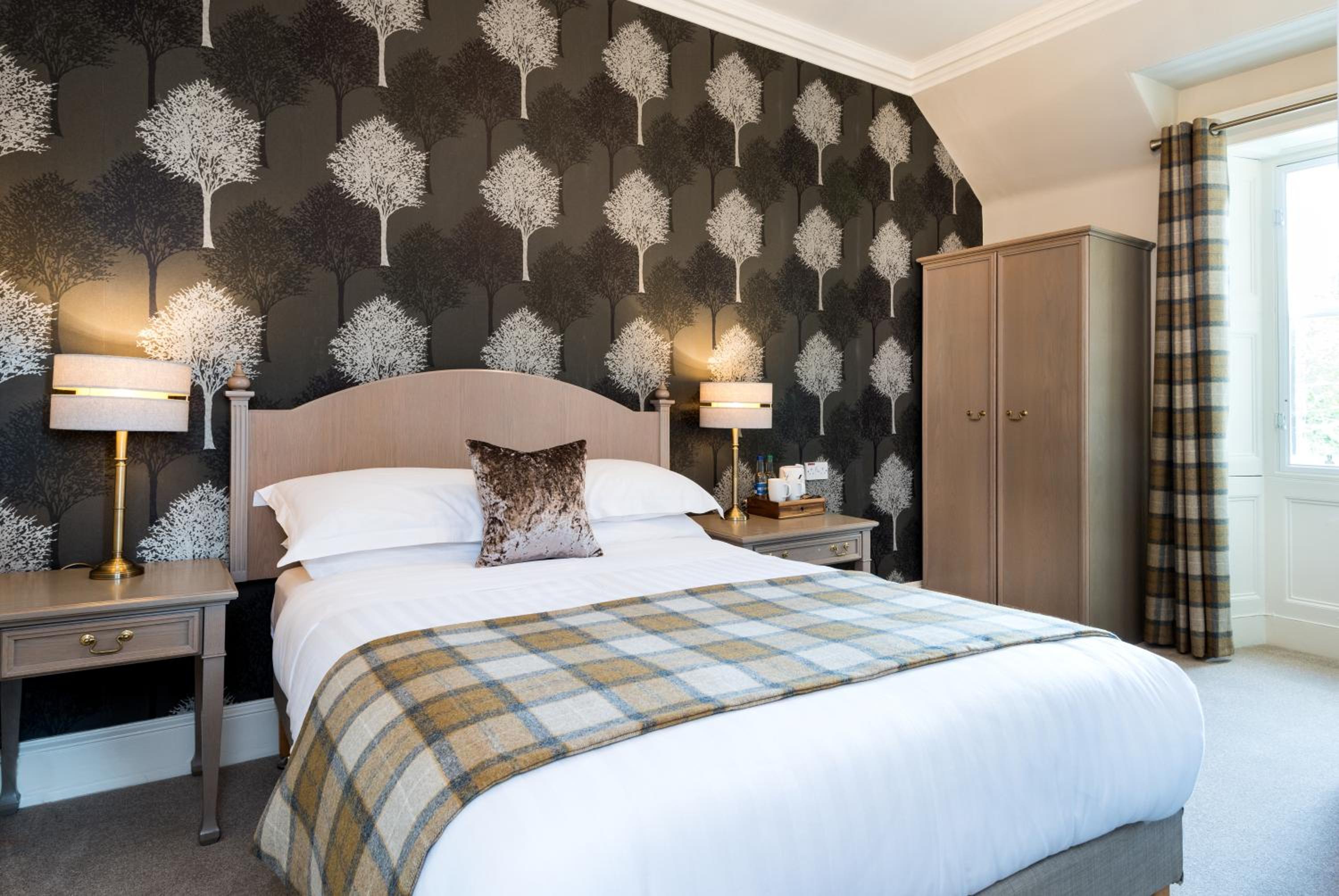 Standard double room with ensuite photo 2