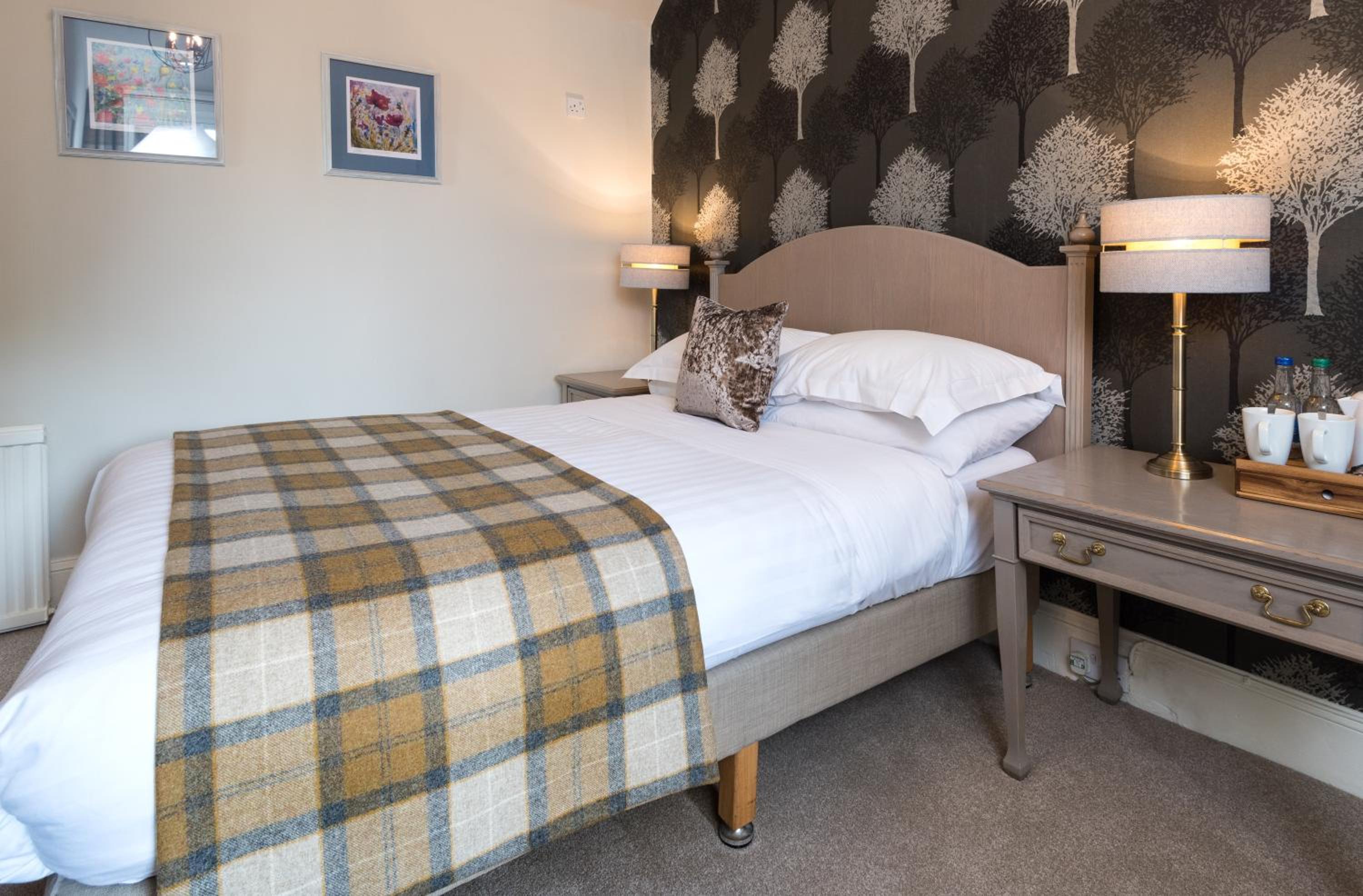 Standard double room with ensuite photo 3