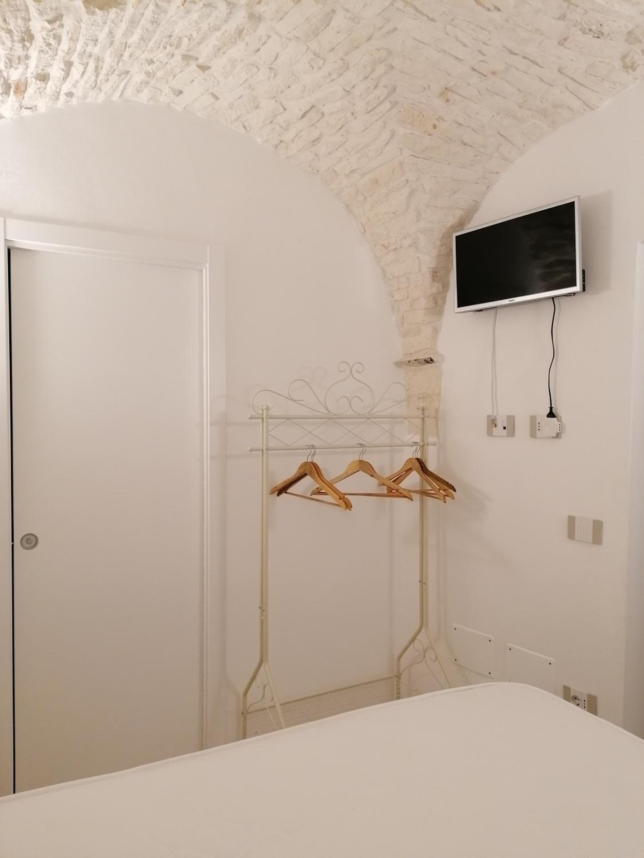 One-Bedroom House - Photo 40