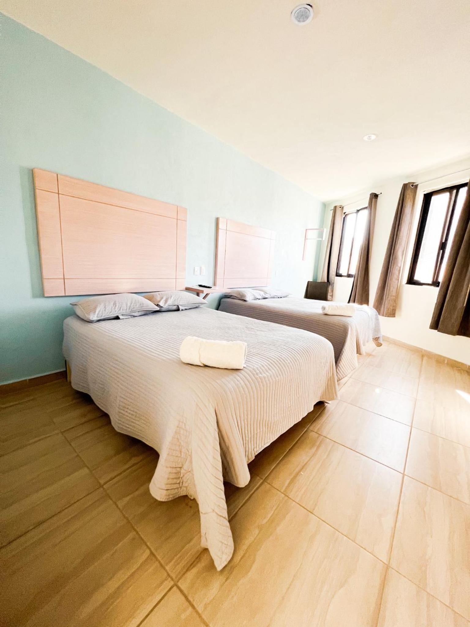Double Room with Two Double Beds - Photo 2