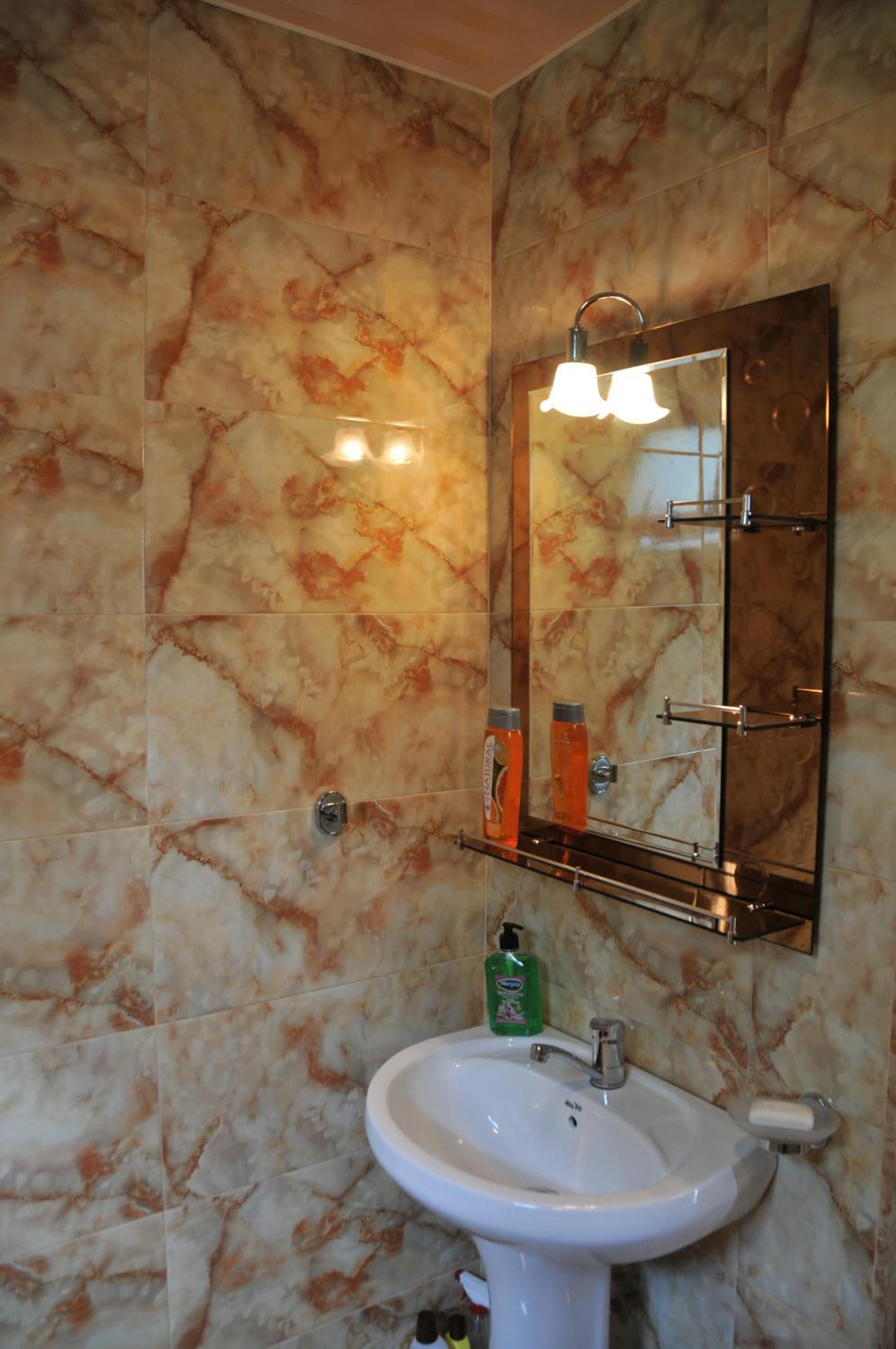 Family Room with Private Bathroom photo 3