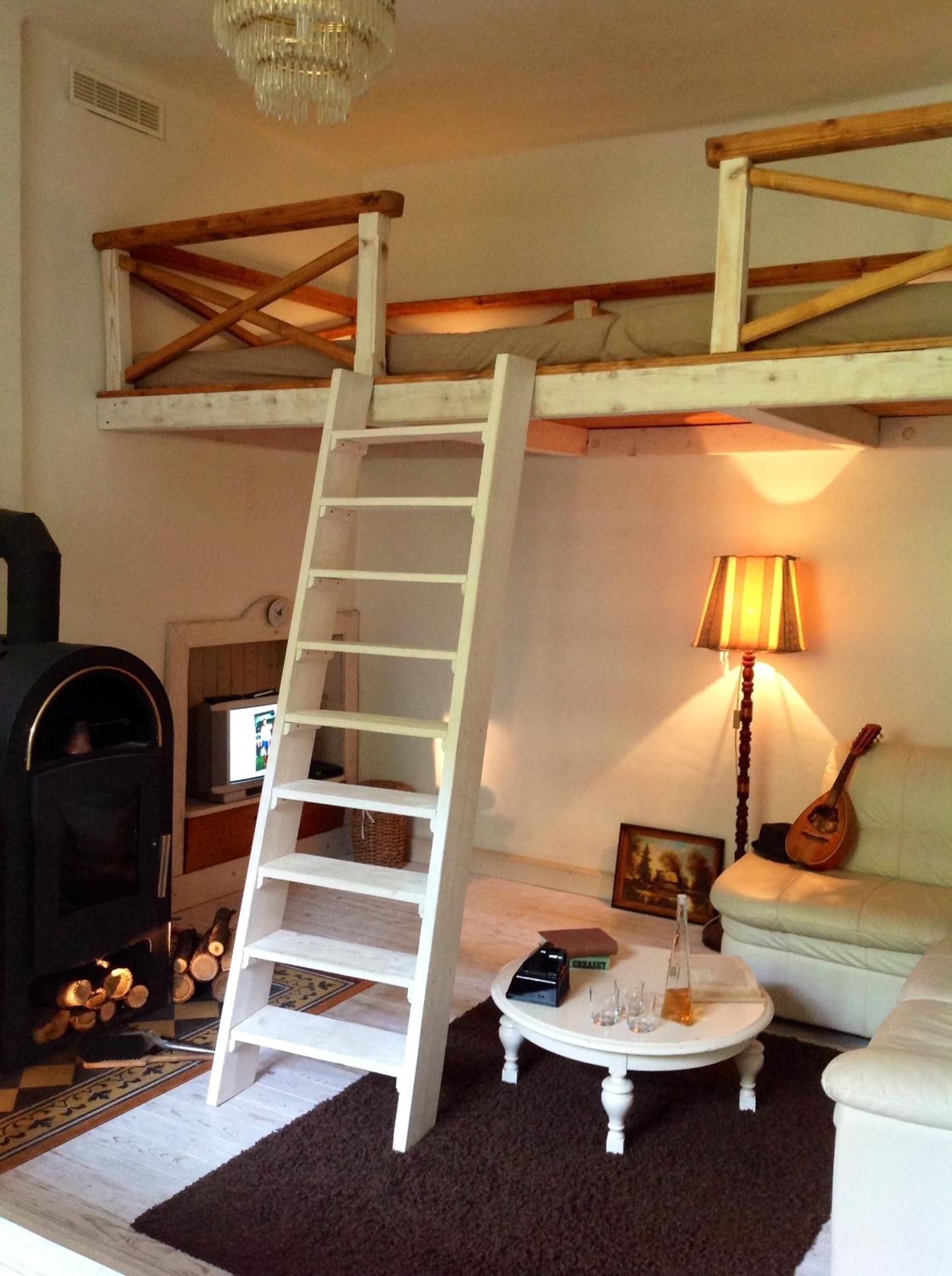One-Bedroom Apartment - Photo 1