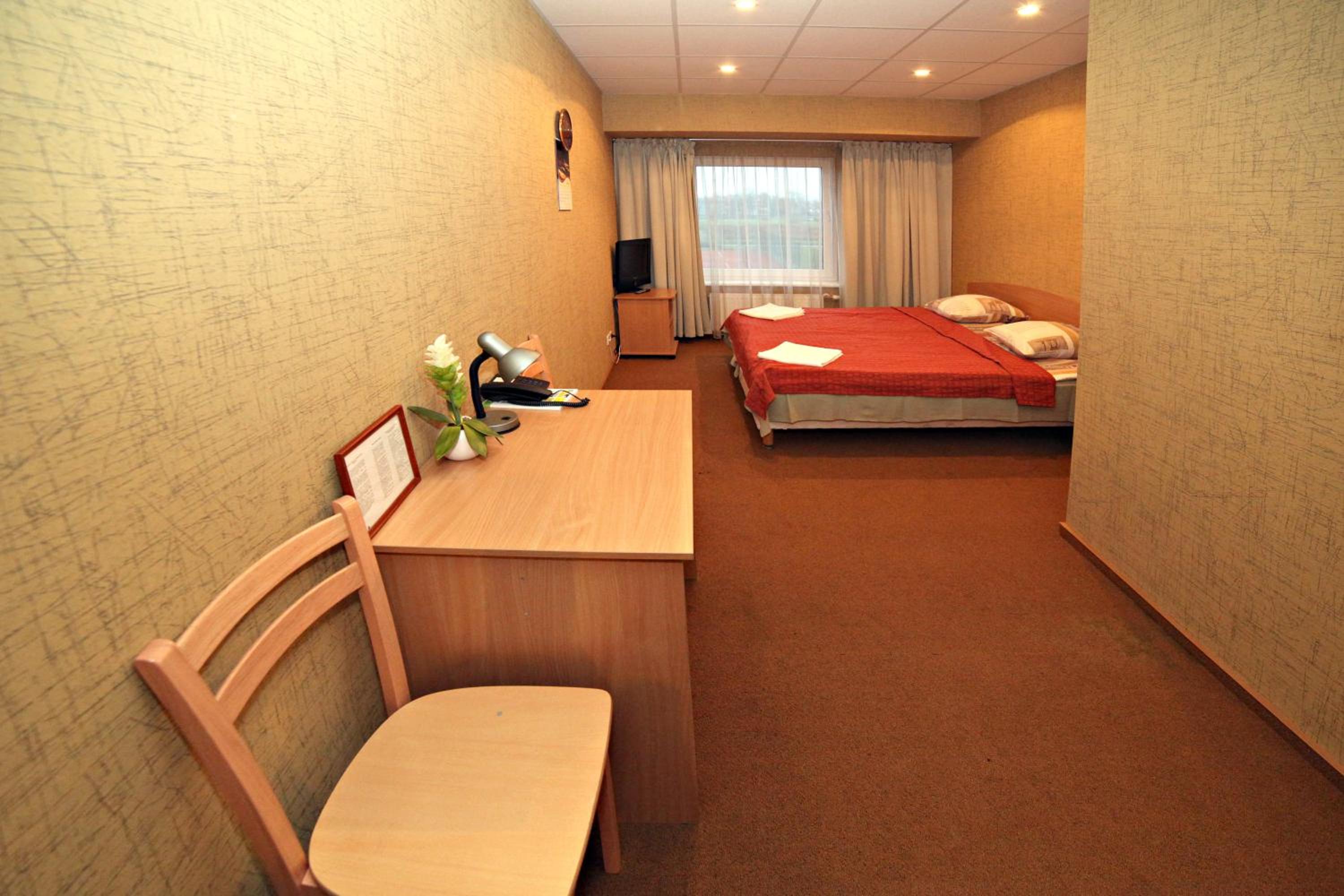 Economy Twin Room - Photo 6