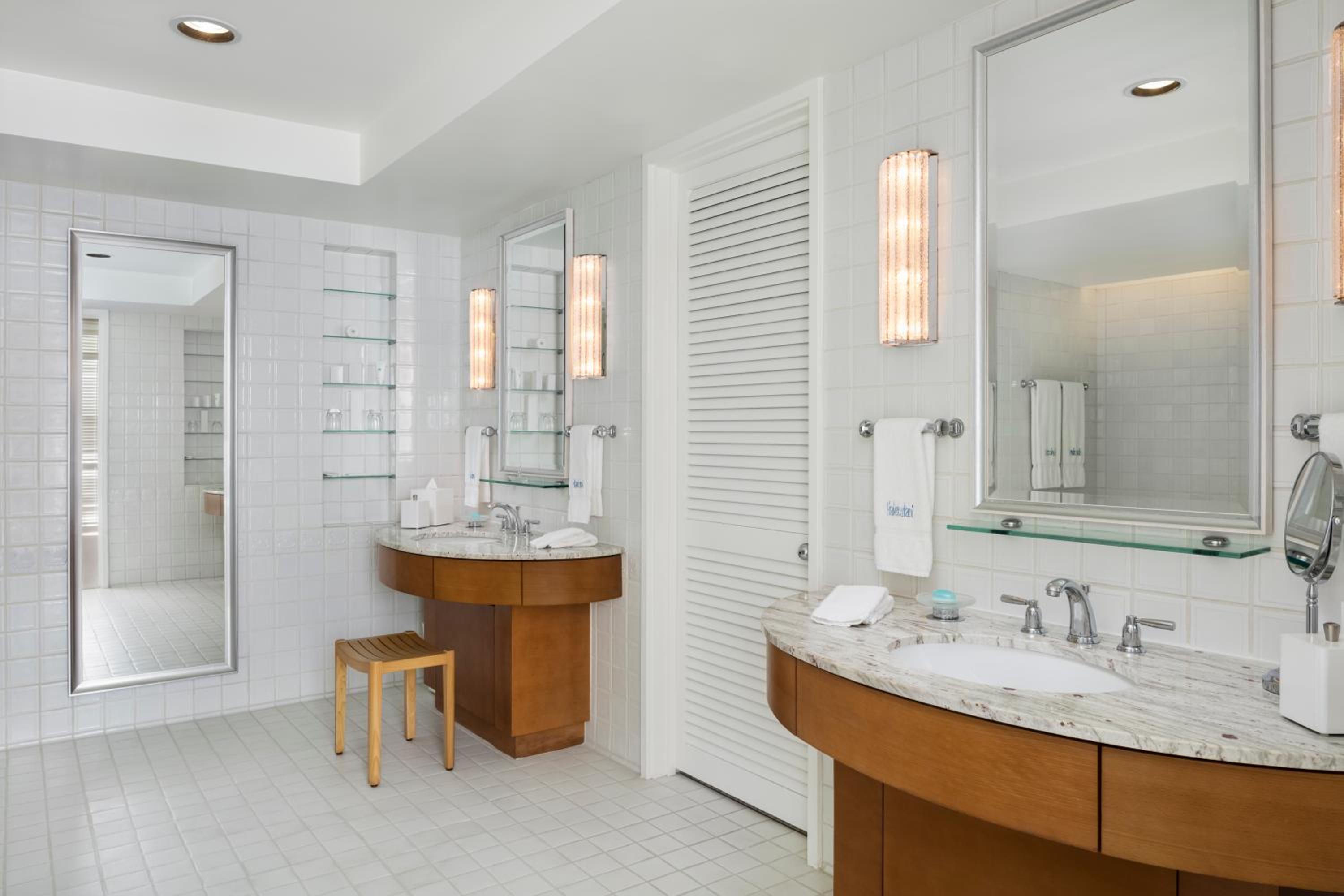 Halekulani - NO RESORT FEE: Ocean Terrace Suite King photo