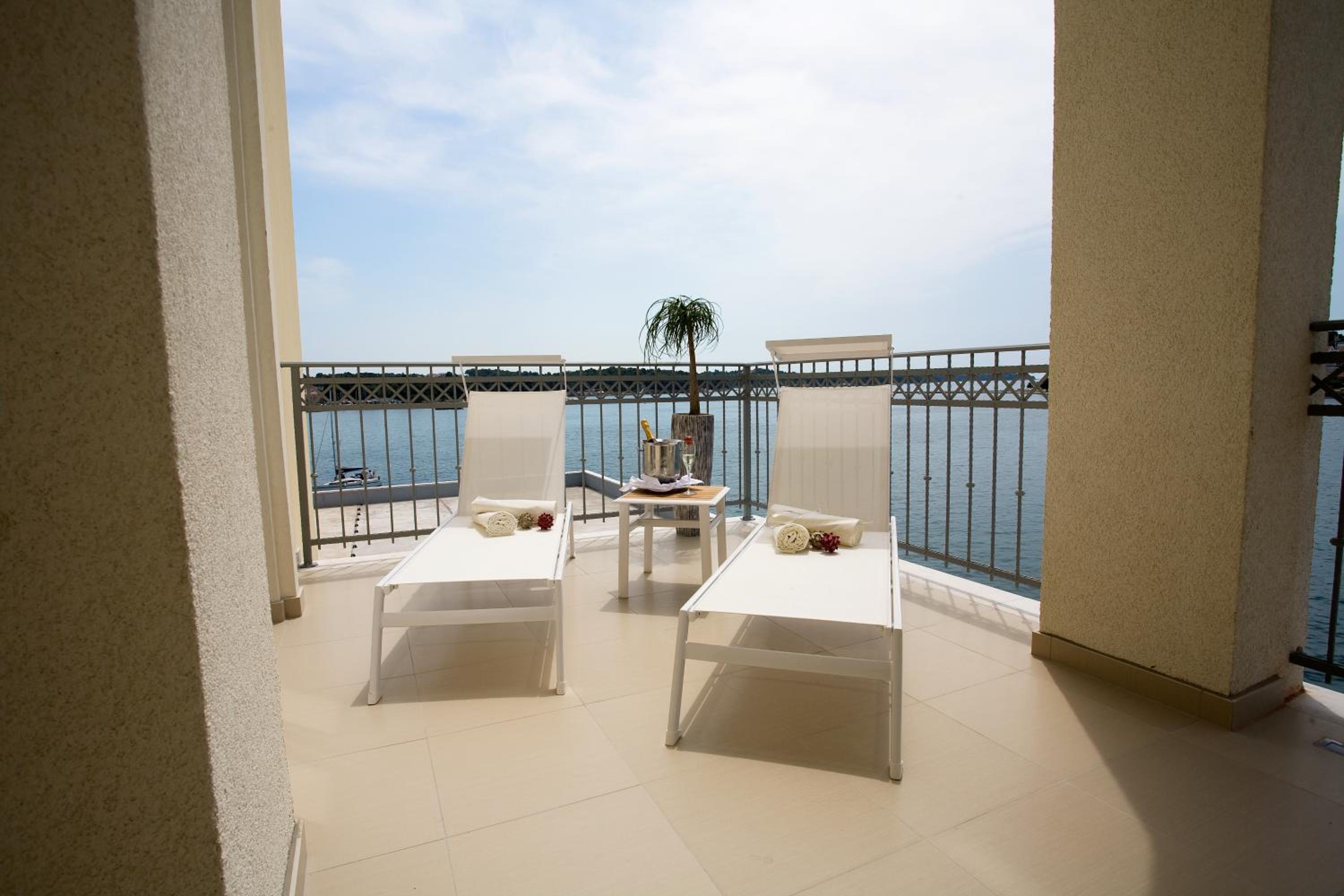 Suite - Photo 4