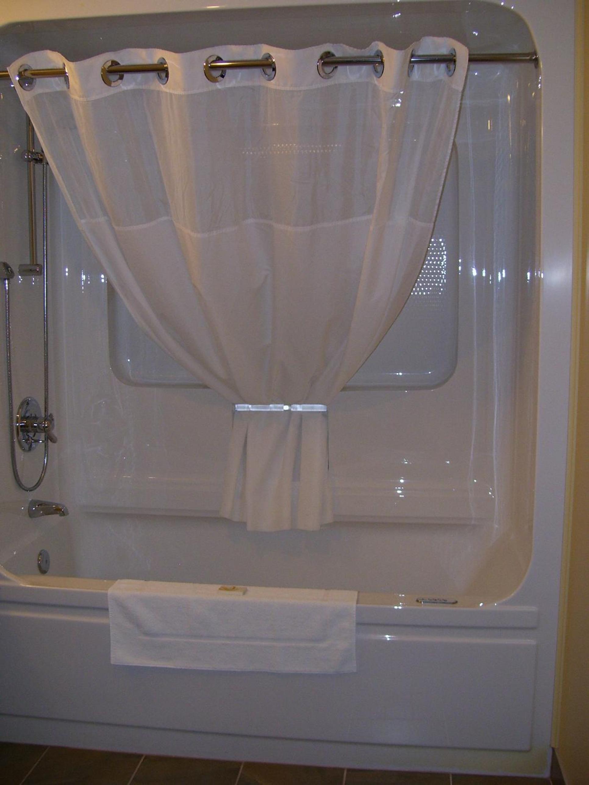 Queen Suite with Two Queen Beds - Non Smoking - Photo 2