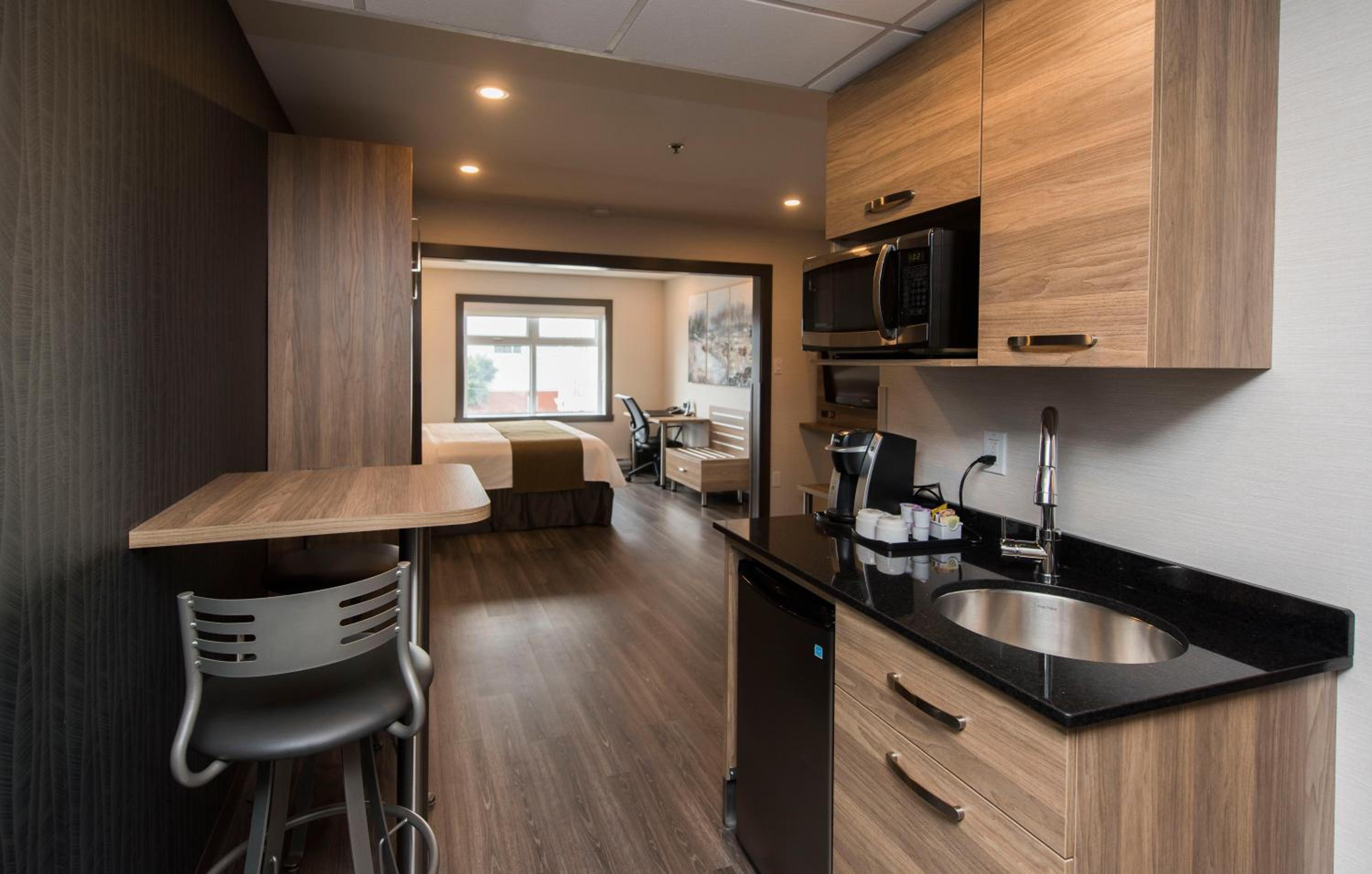 Suite with King Bed and Queen Wall Bed - Photo 2