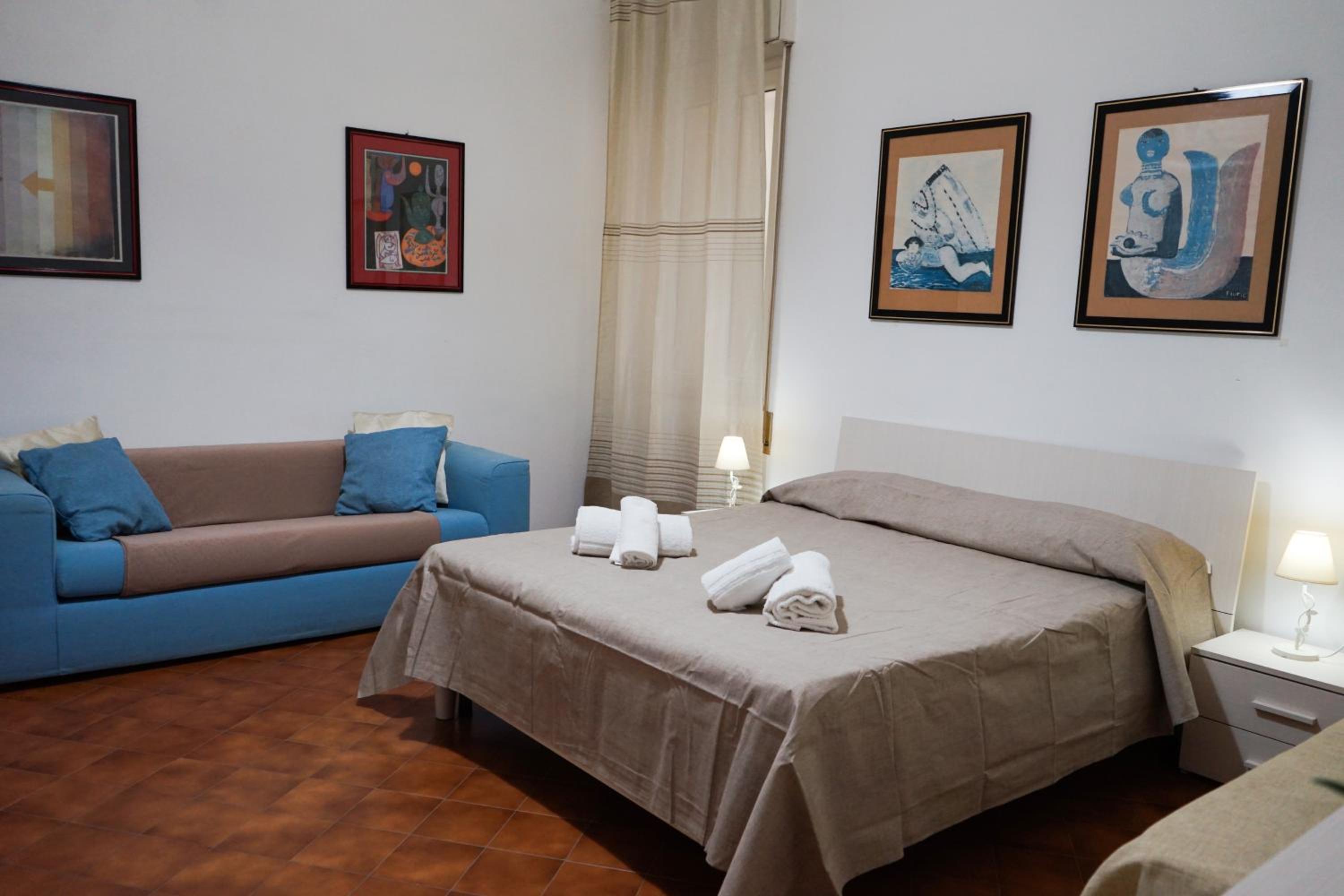 Two-Bedroom Apartment with Balcony - Photo 24