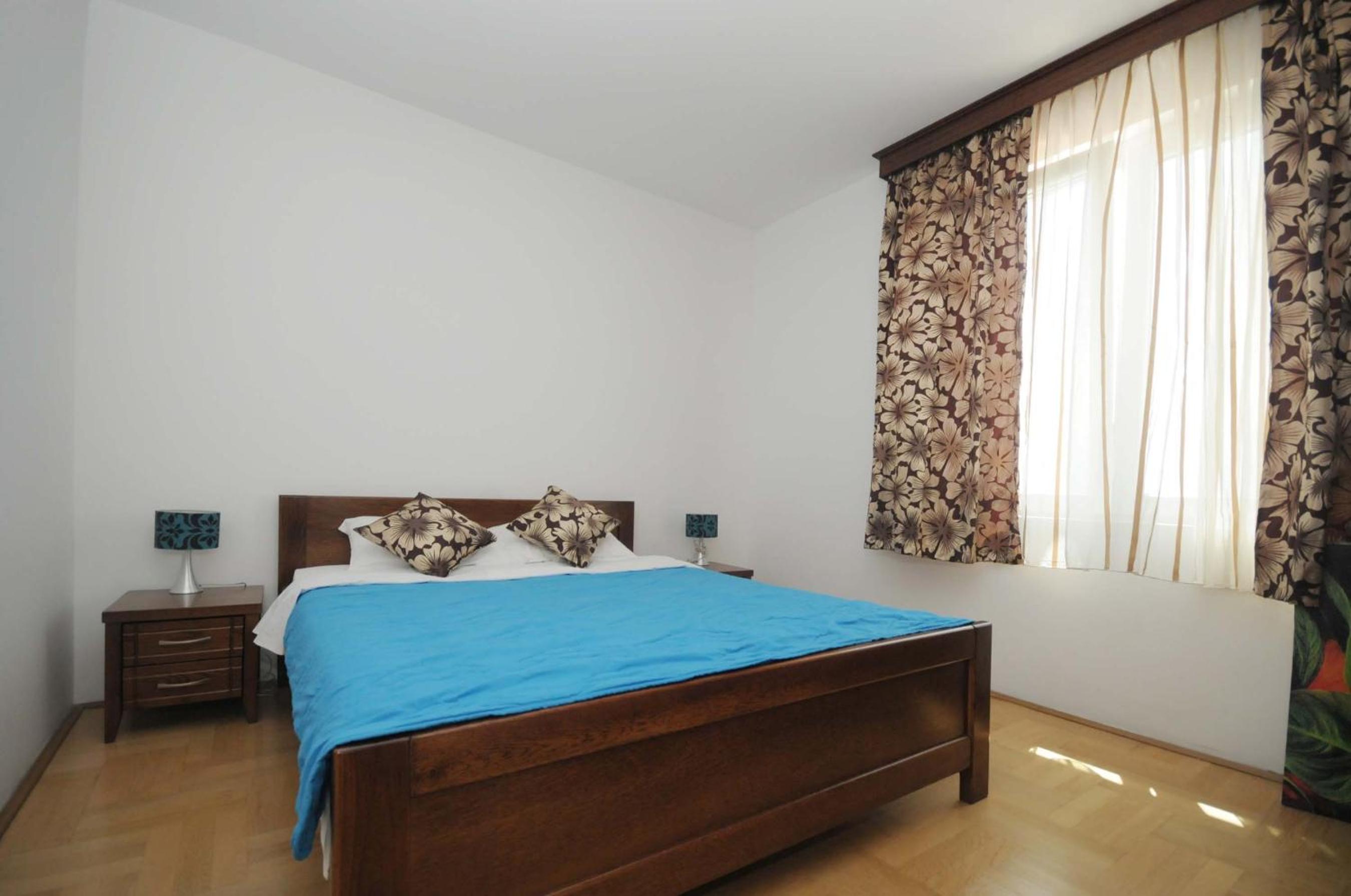 One-Bedroom Apartment with Sea View