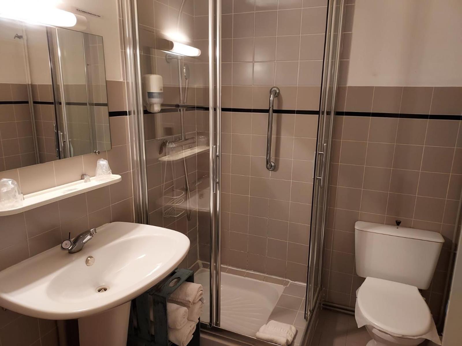 Standard Twin Room photo 3