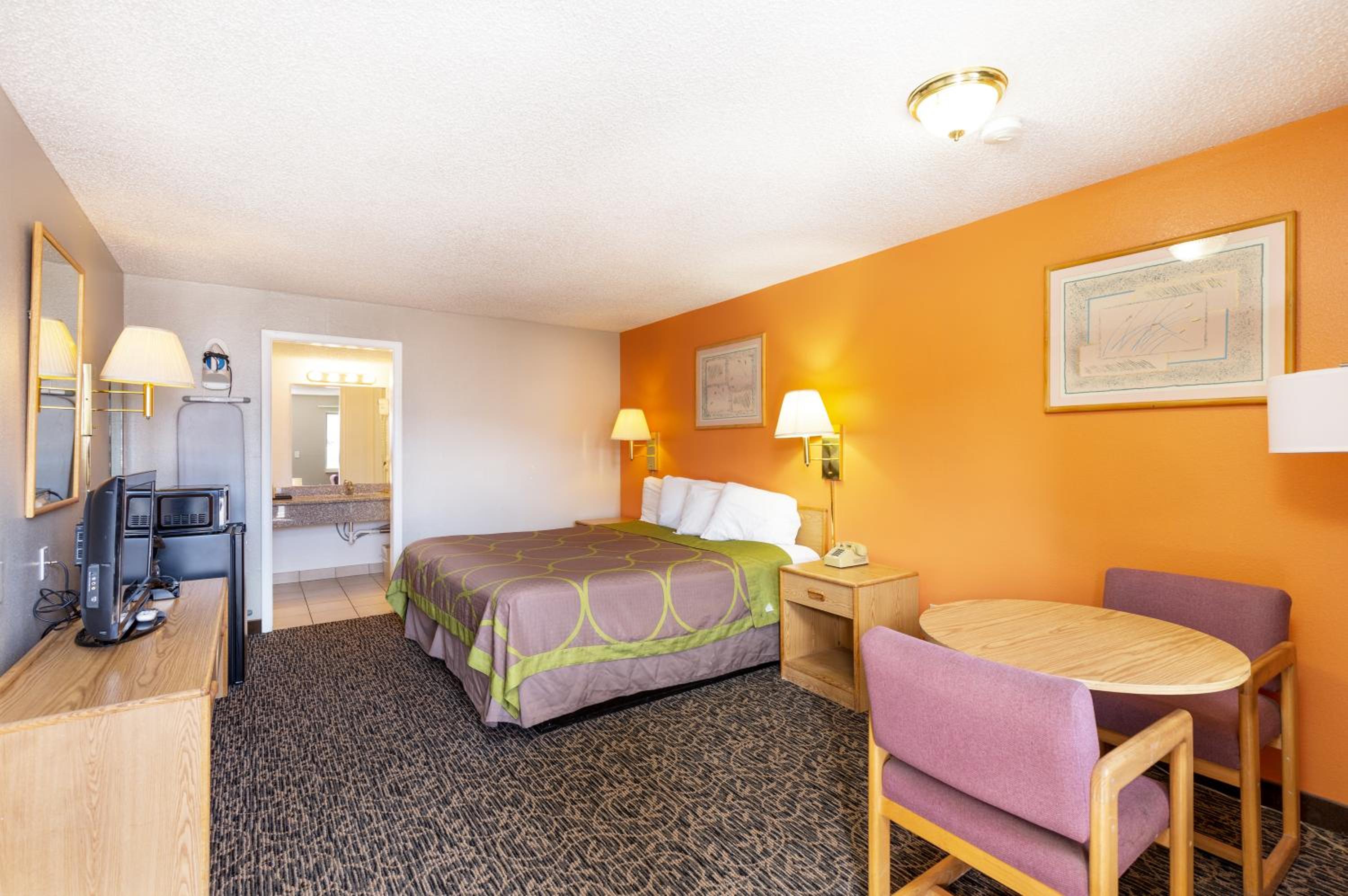 Standard Room, 1 King Bed