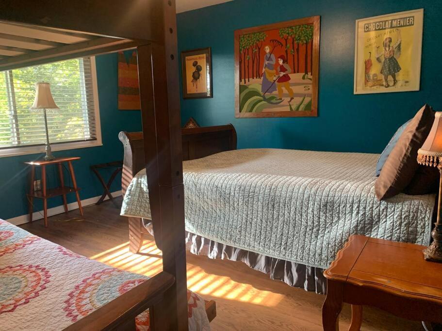 Two-Bedroom Apartment - Photo 2