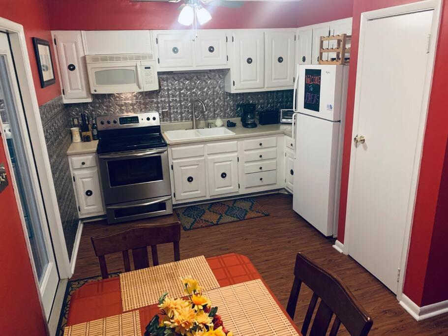 Two-Bedroom Apartment - Photo 3