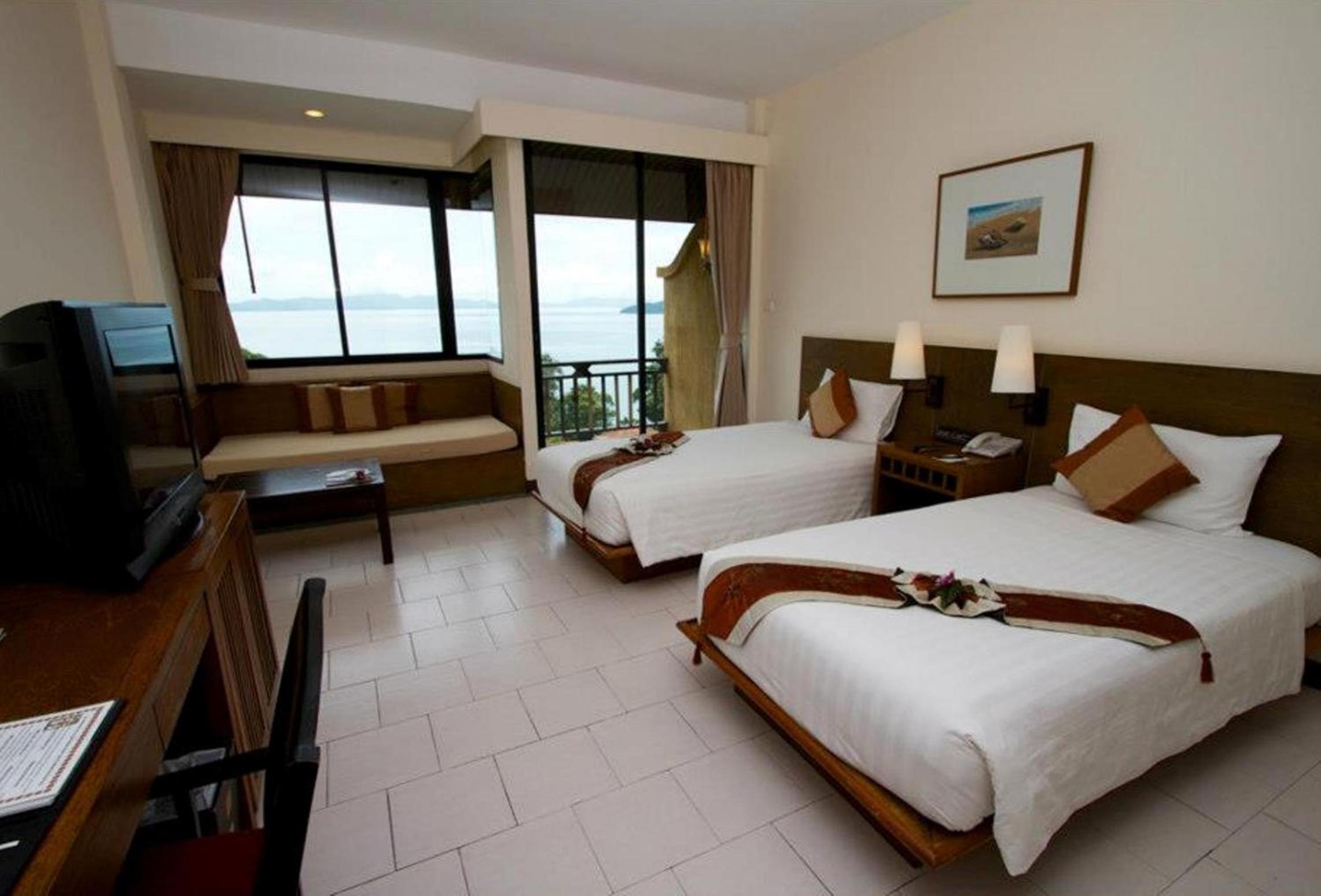 Deluxe Twin Room with Sea View - Photo 4