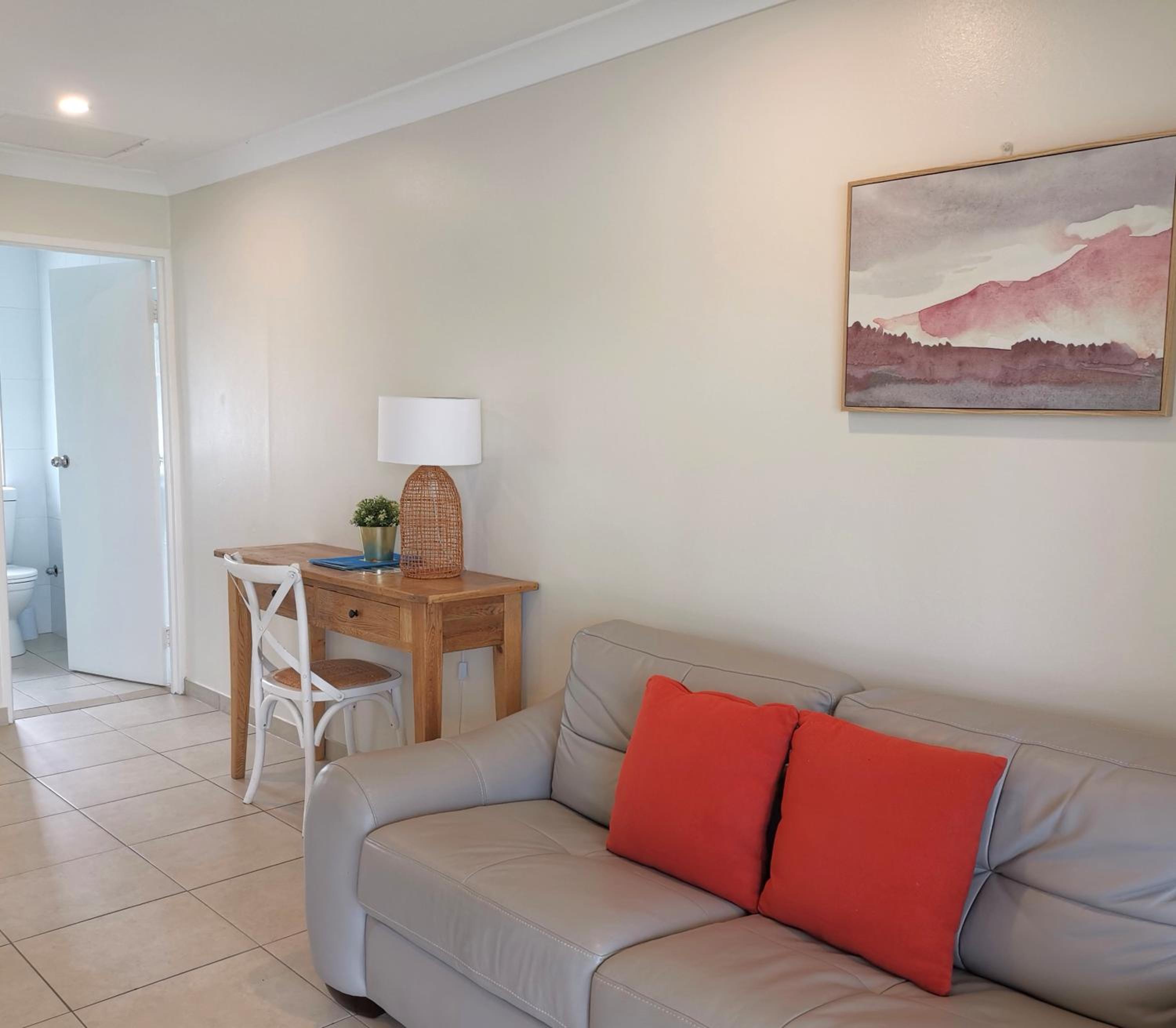 Deluxe One-Bedroom Apartment - Lakefront