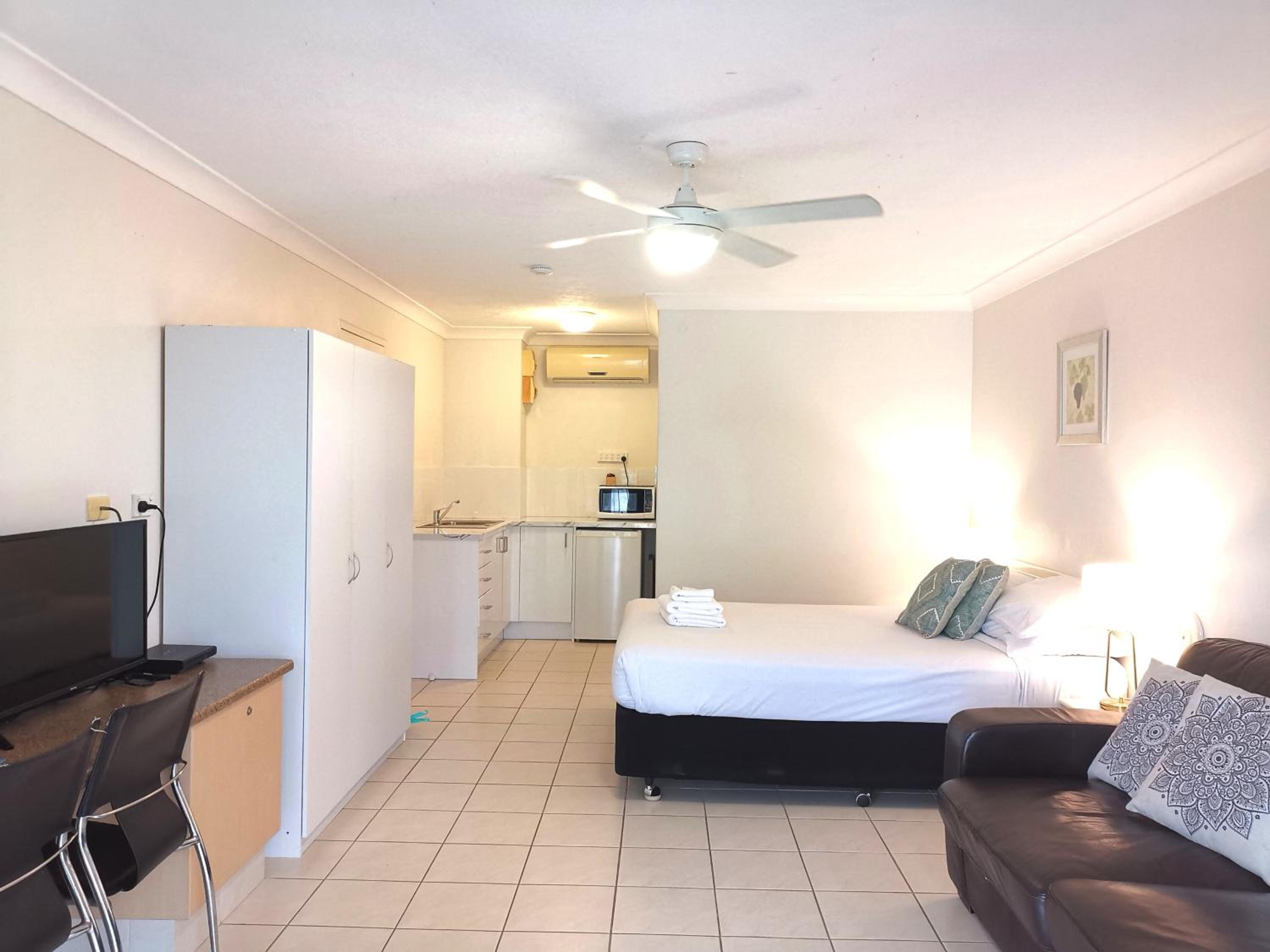 Standard Studio - Lakefront - Photo 1