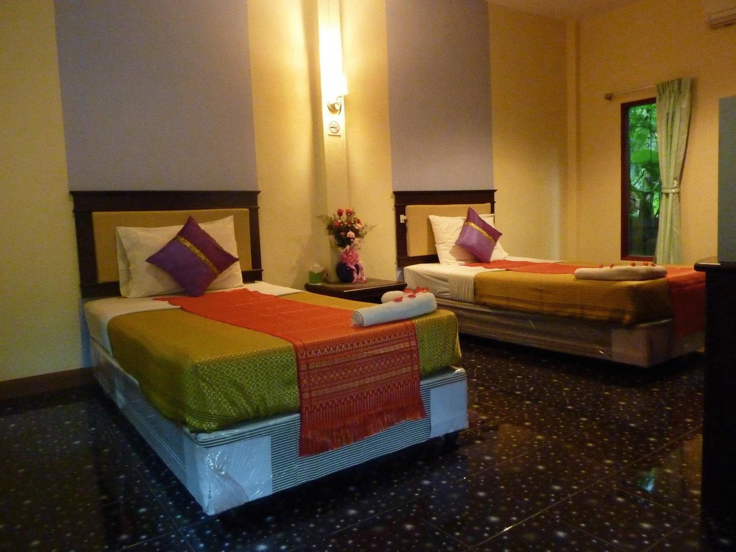 Superior Bungalow - Photo 1