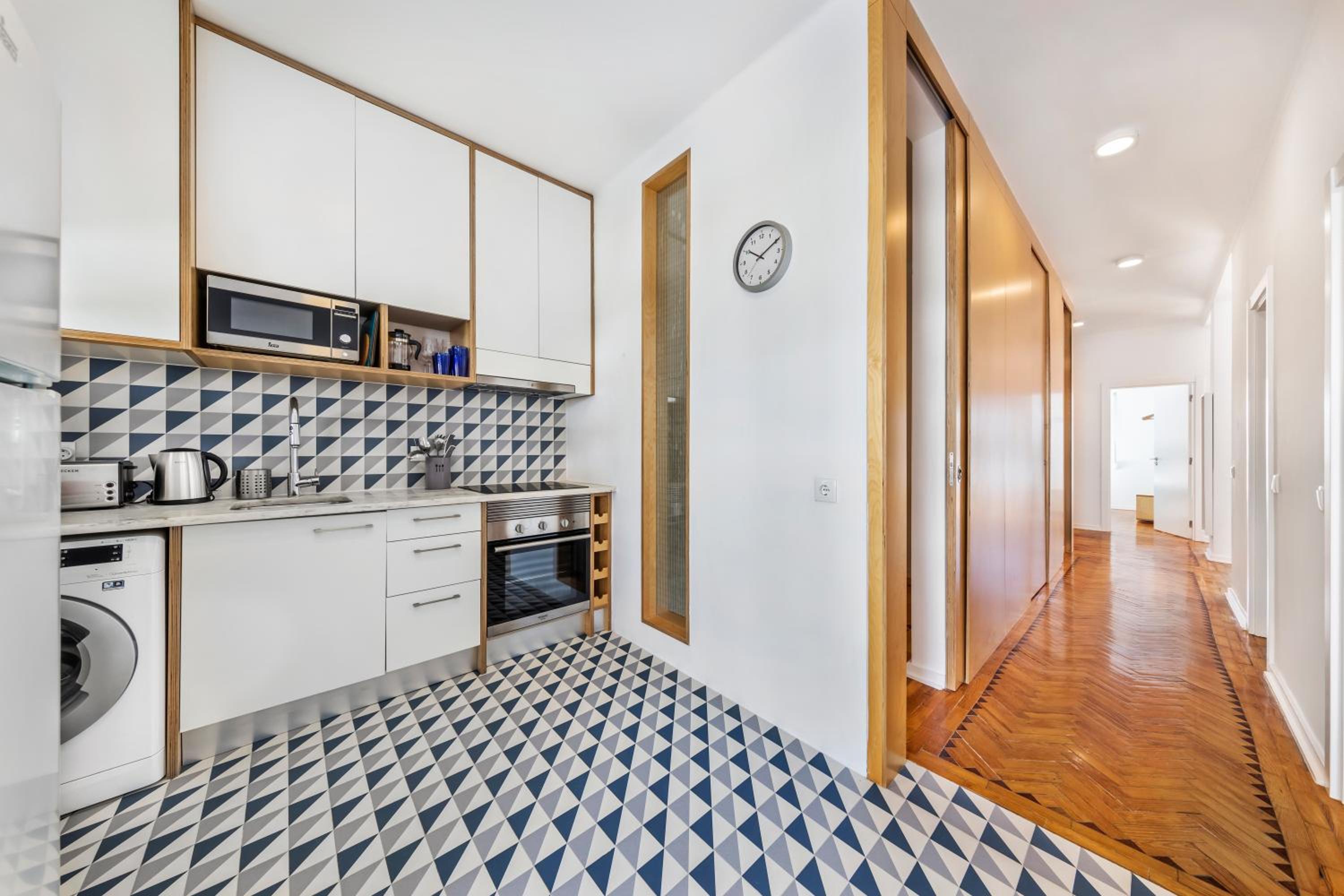 Three-Bedroom Apartment - Photo 9