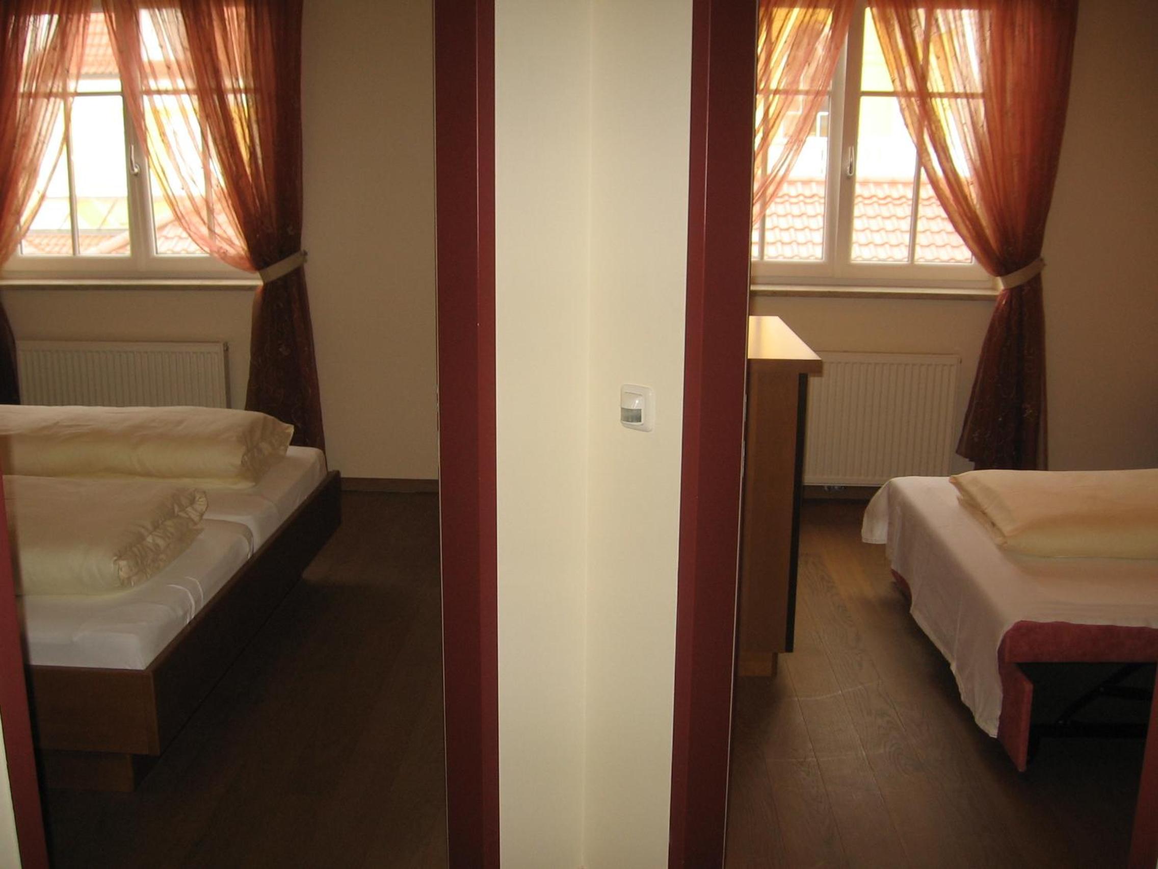 Family Room (2 Adults + 1 Child) - Photo 4