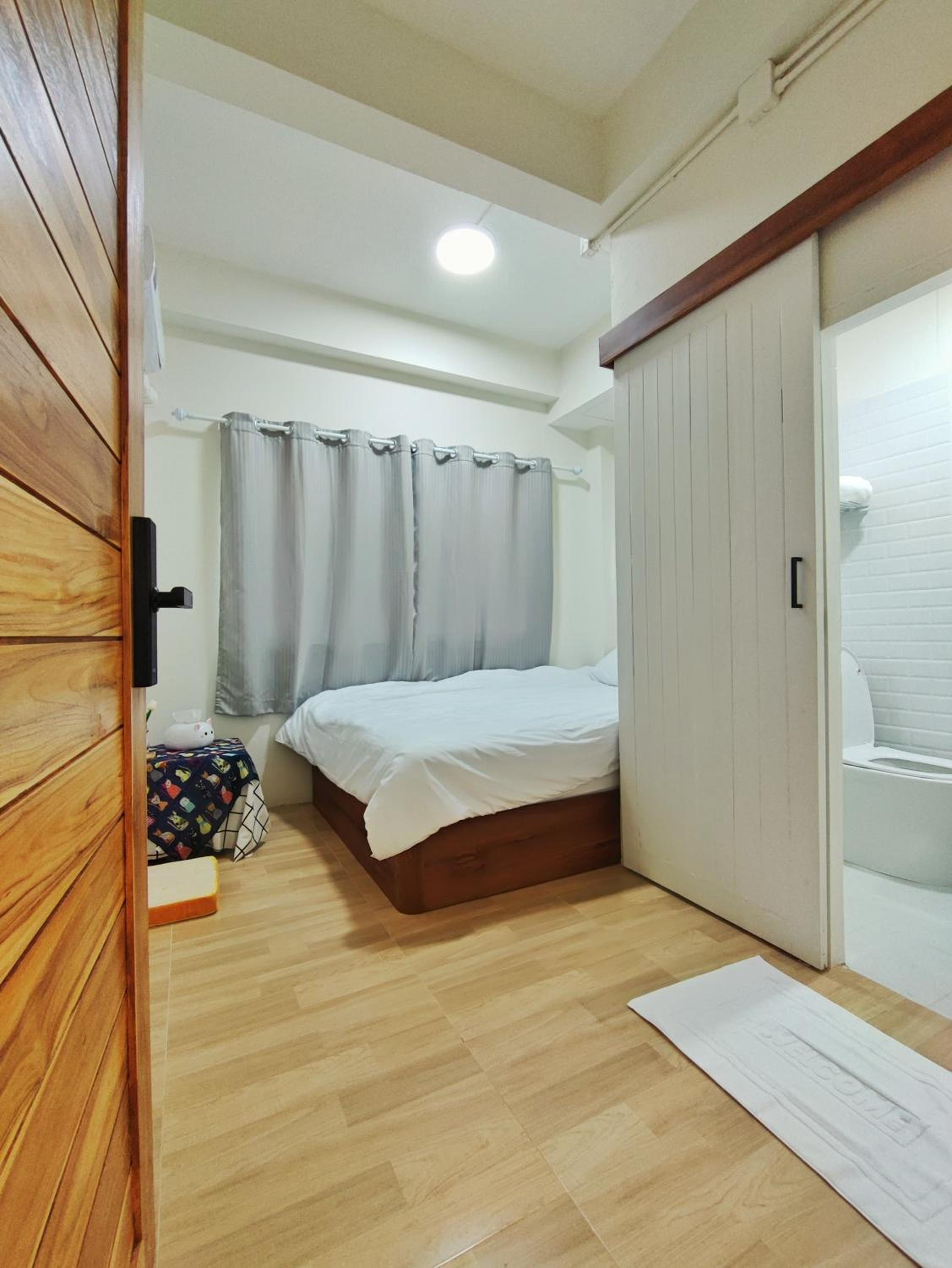 Double Room with Private Bathroom - Photo 2