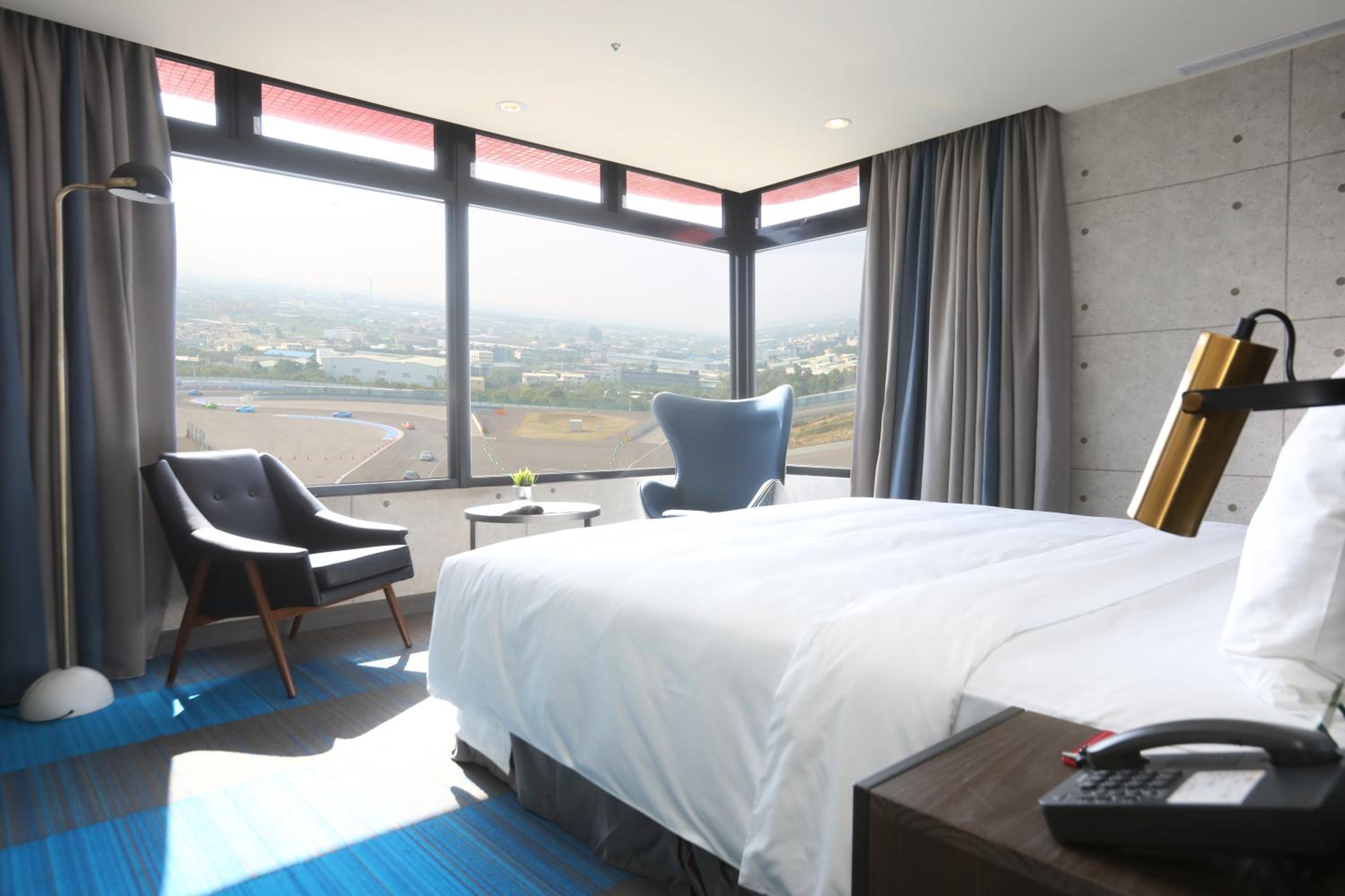 Deluxe Suite photo 1
