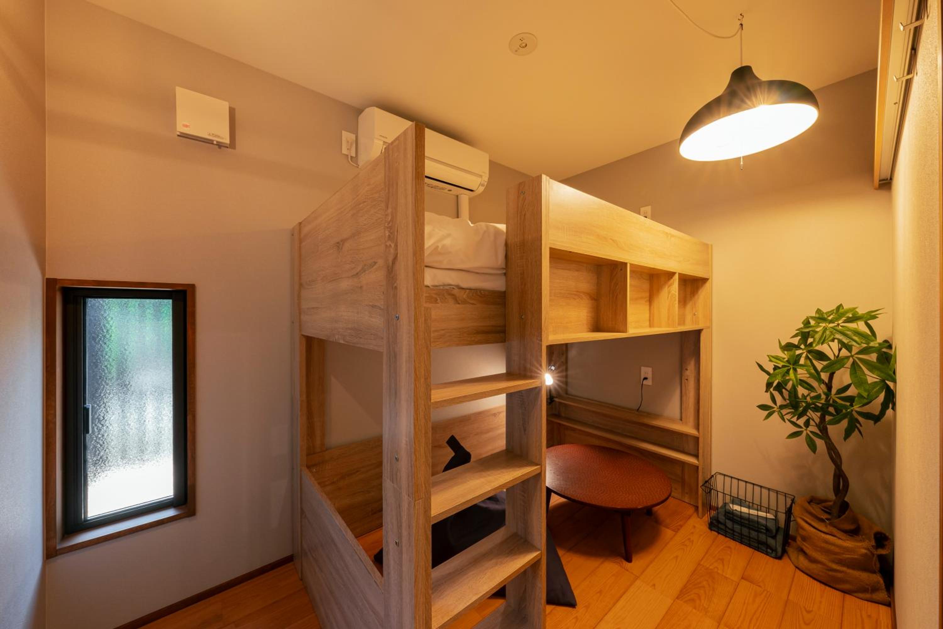 Economy Twin Room - Photo 11
