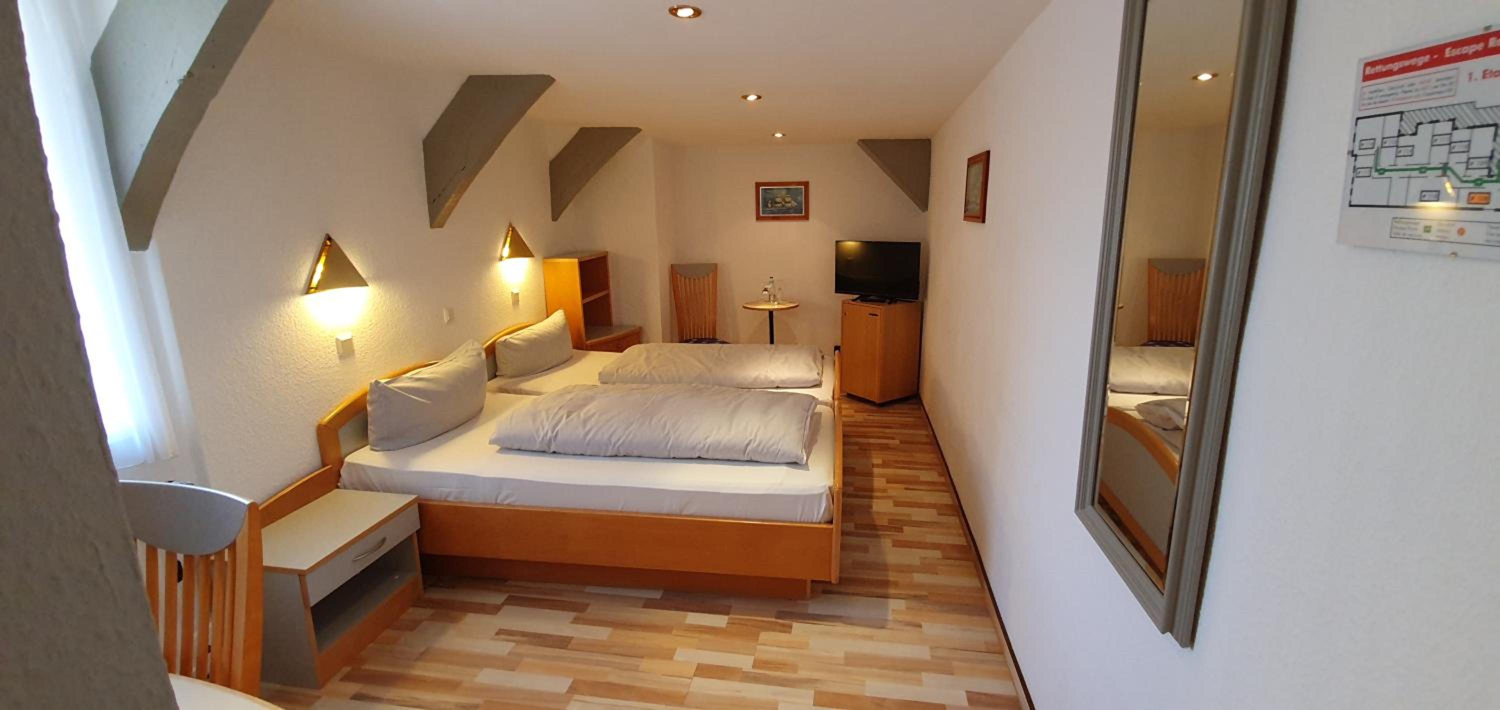 Double Room - Photo 11