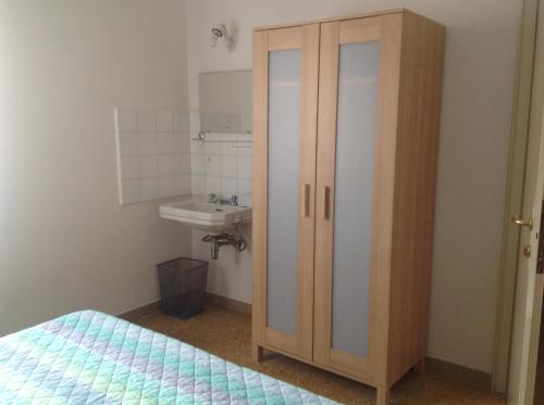 Standard Double Room with Shared Bathroom photo 3