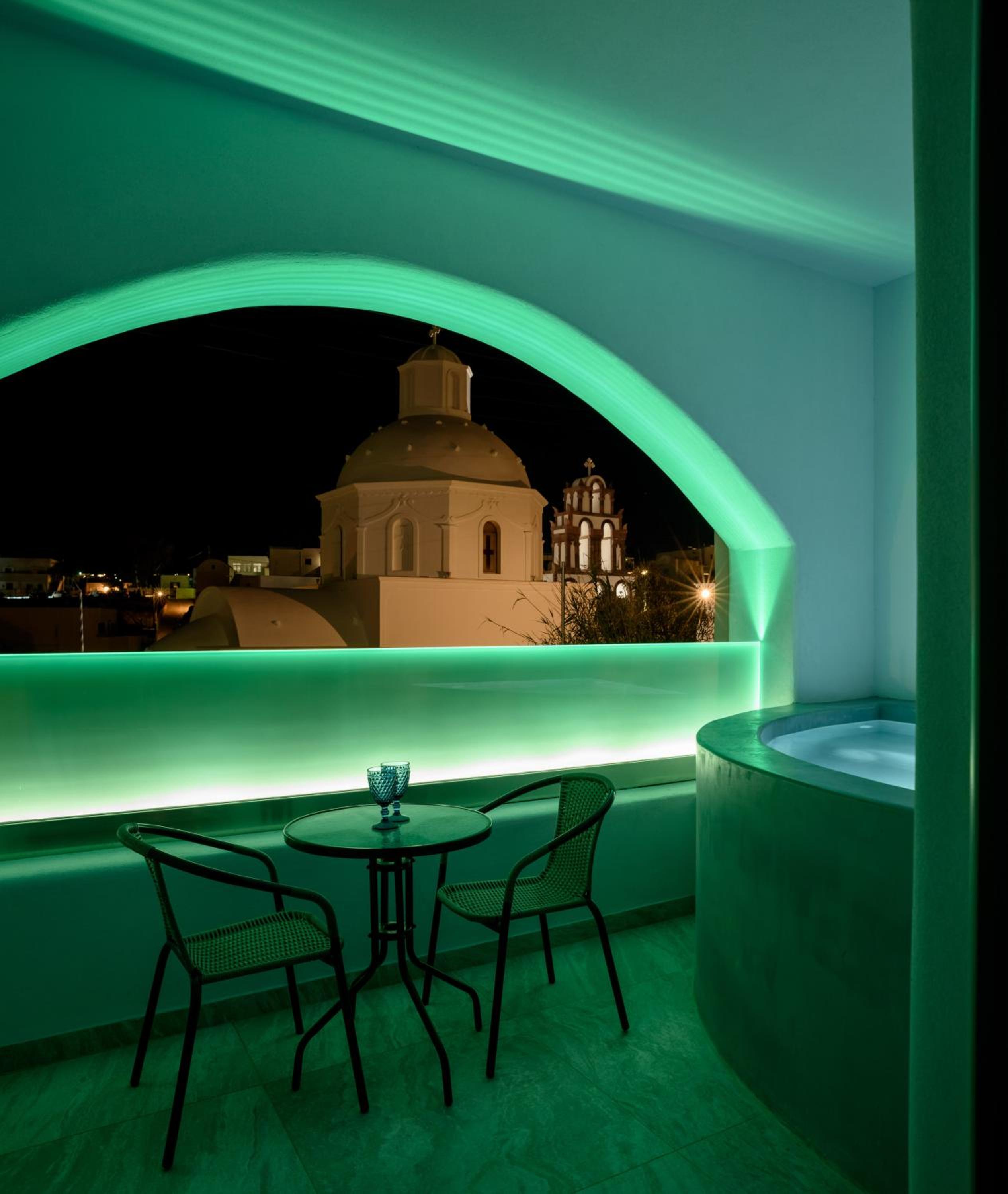 Symposio Jacuzzi Apartment photo 2