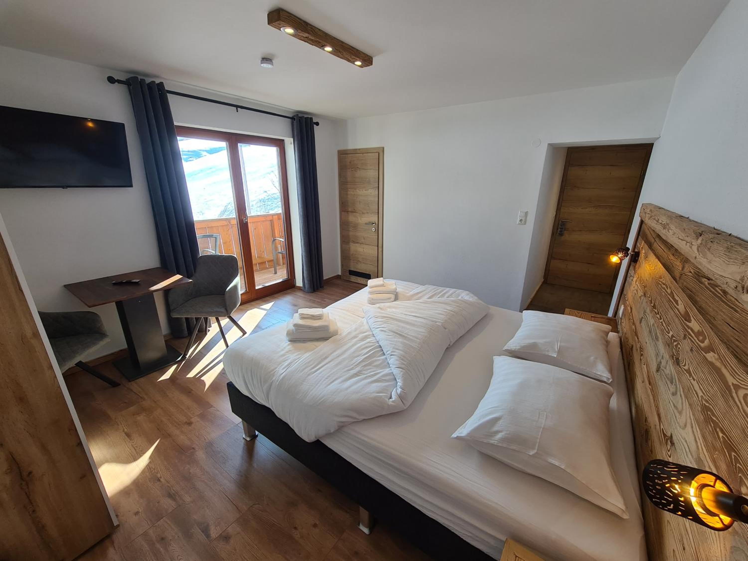 Double Room with Balcony photo 3