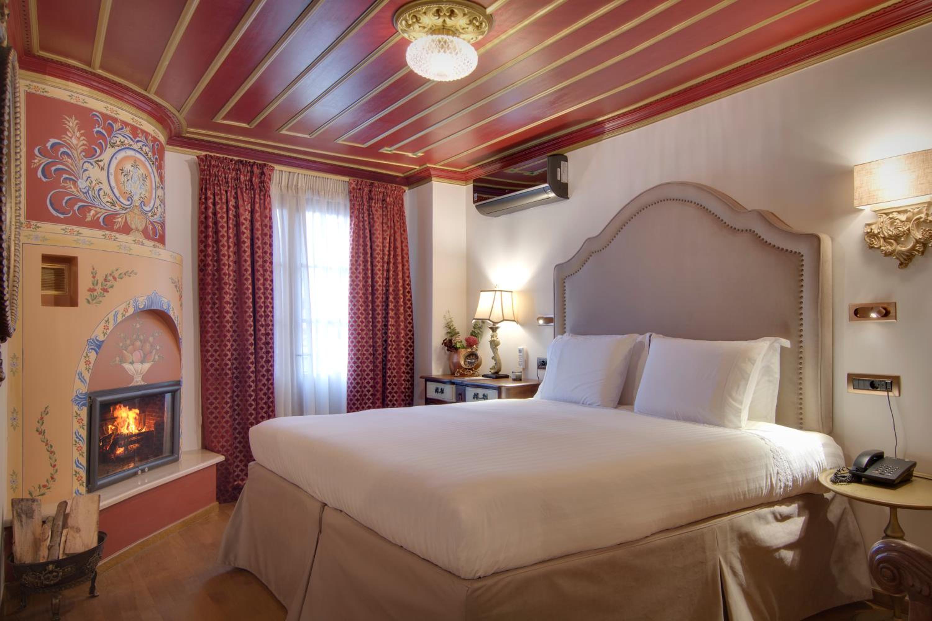 Deluxe Double Room with Balcony - Photo 1
