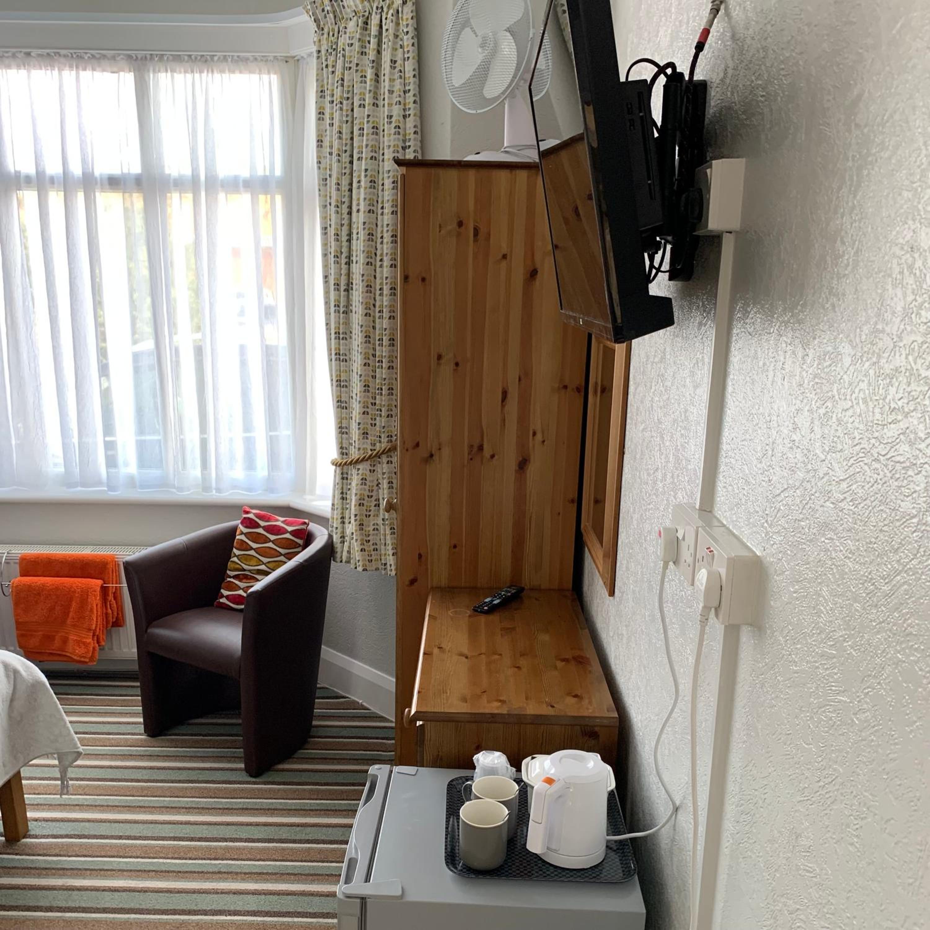 Double Room - Photo 16
