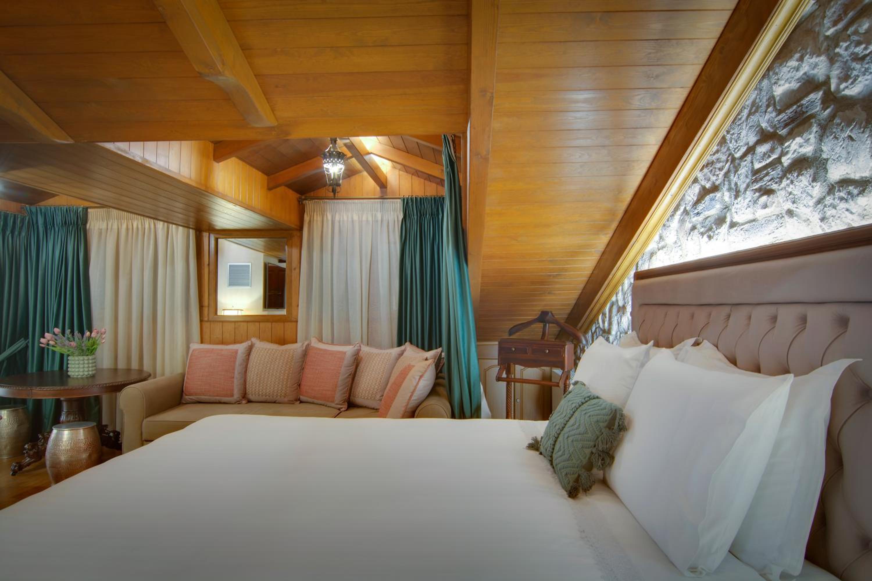 King Room with Lake View - Photo 6