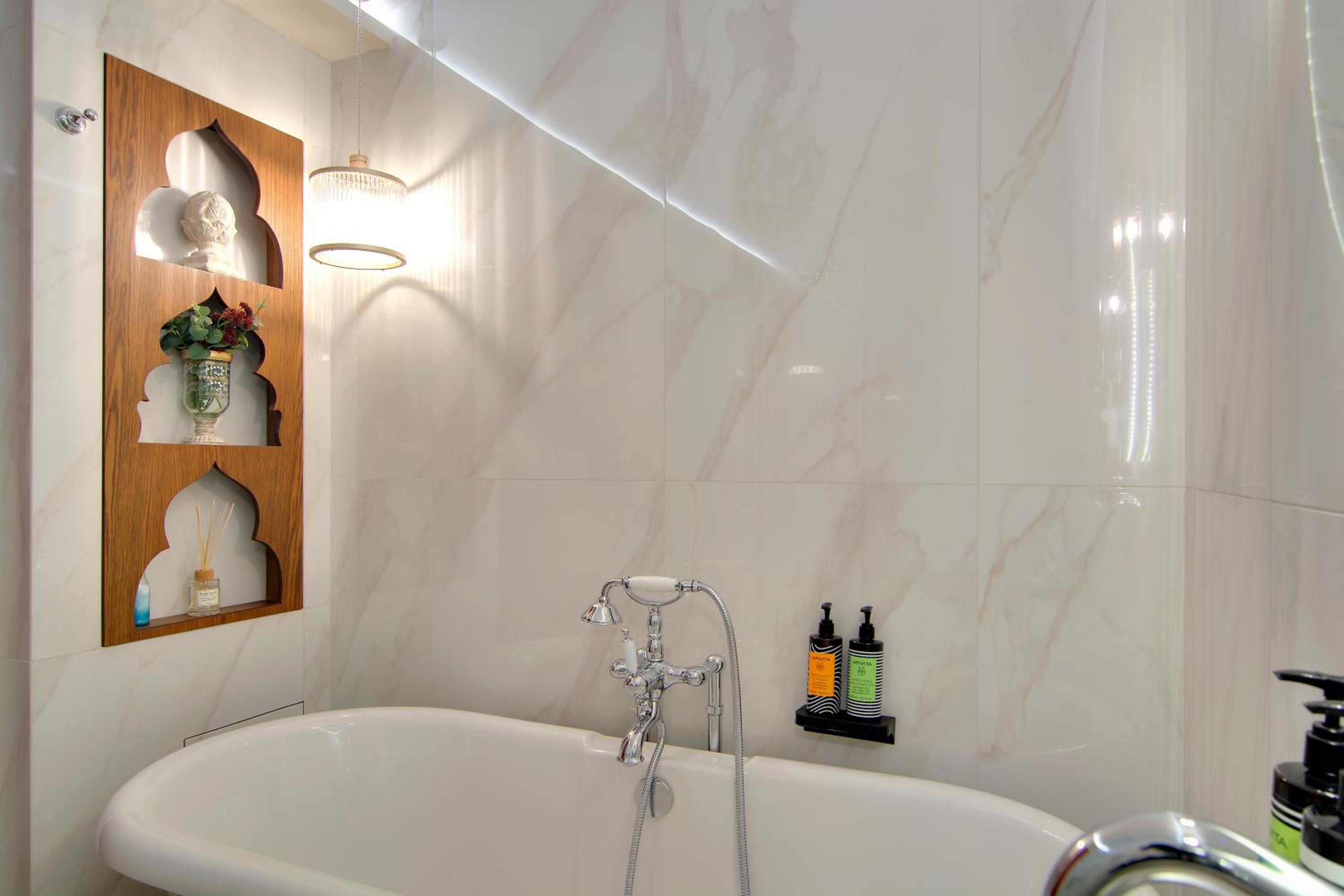 Deluxe Double Room with Balcony - Photo 6