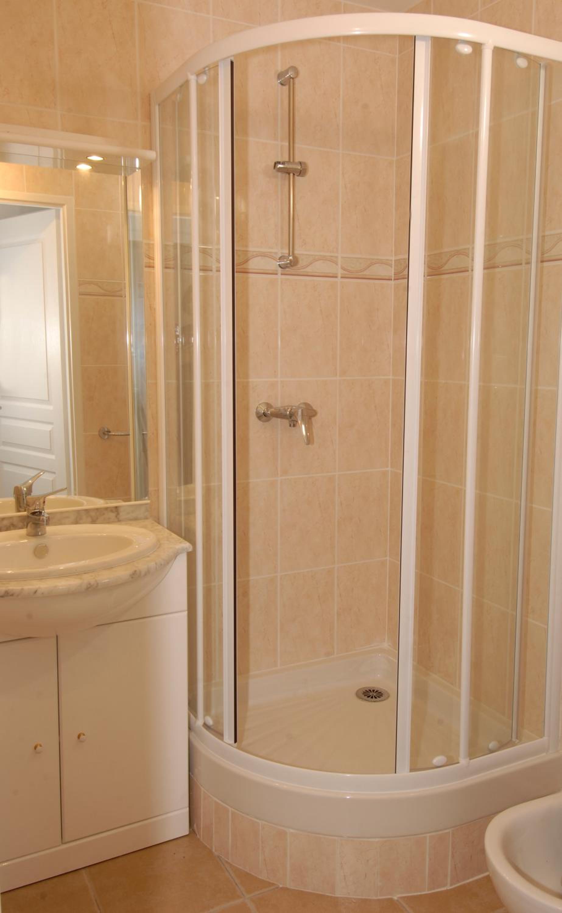 Two-Bedroom Apartment (6 Adults) photo 3