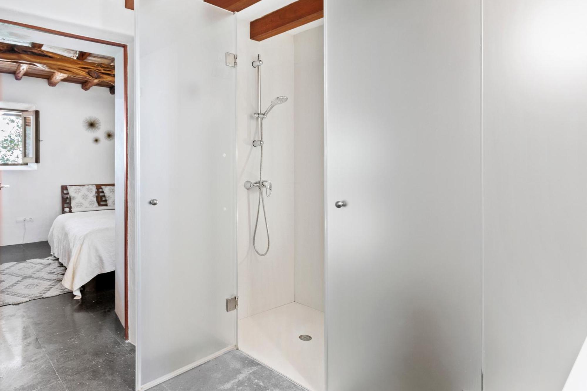 Double Room - Photo 5