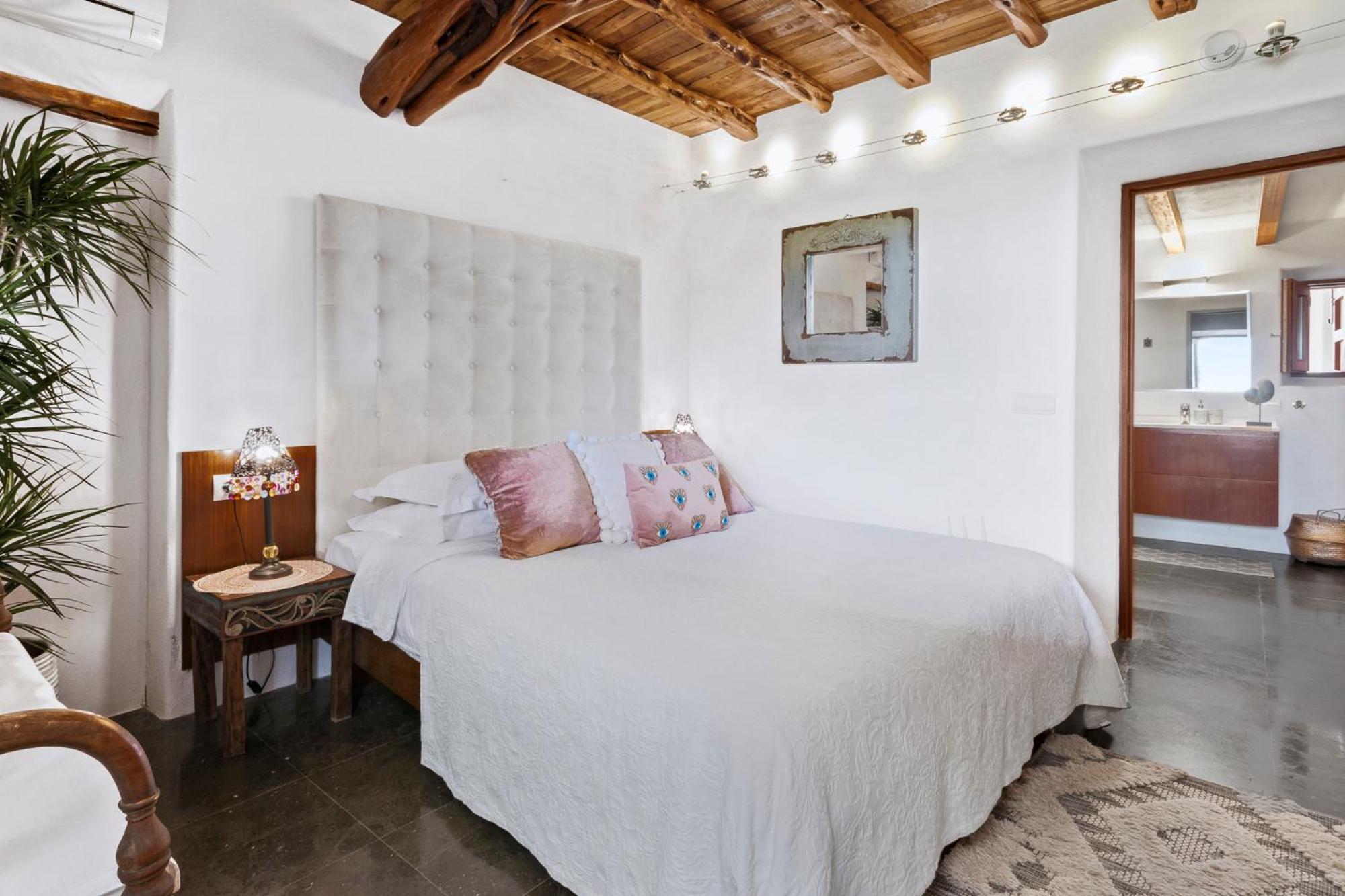 Double Room - Photo 12