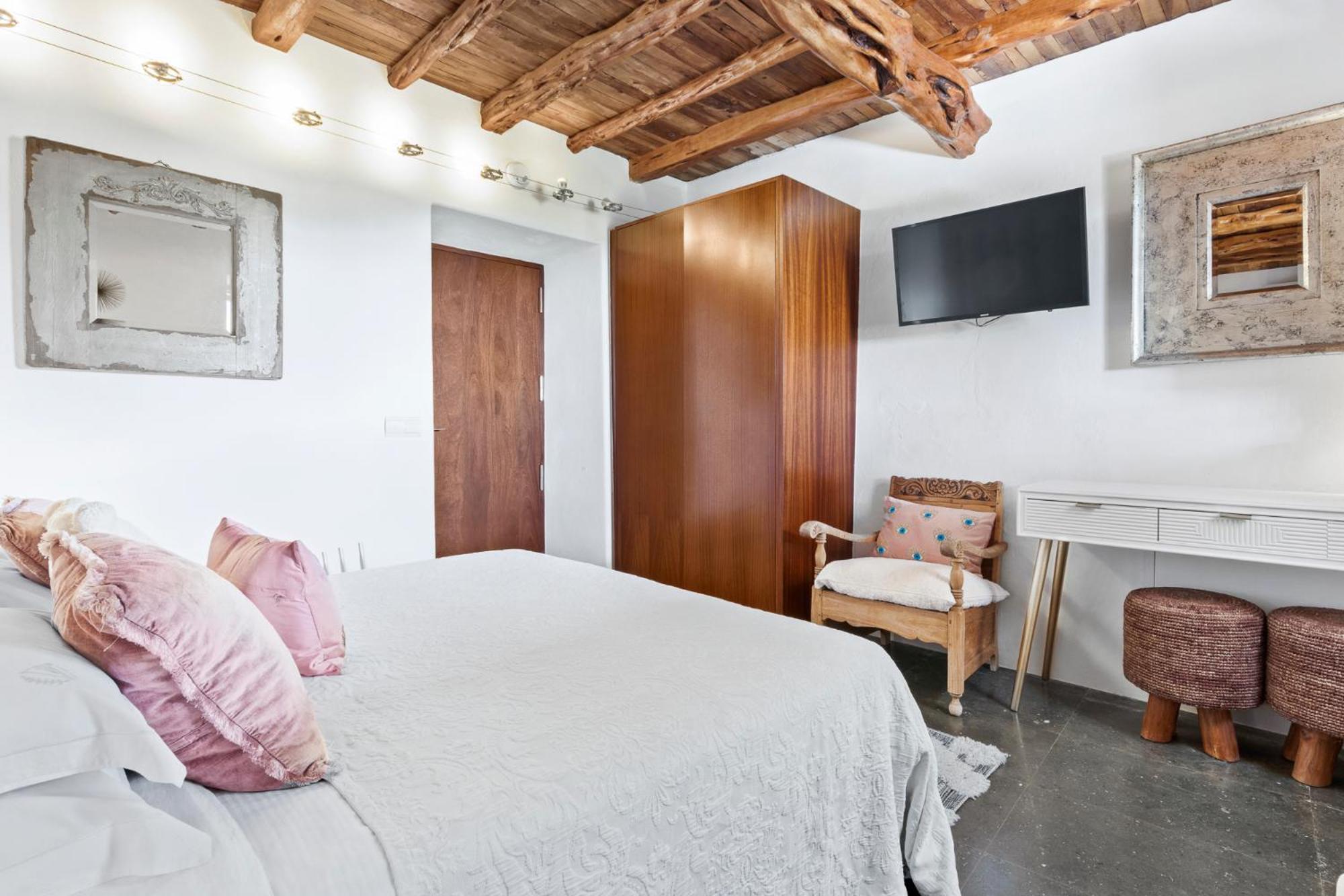 Double Room - Photo 9