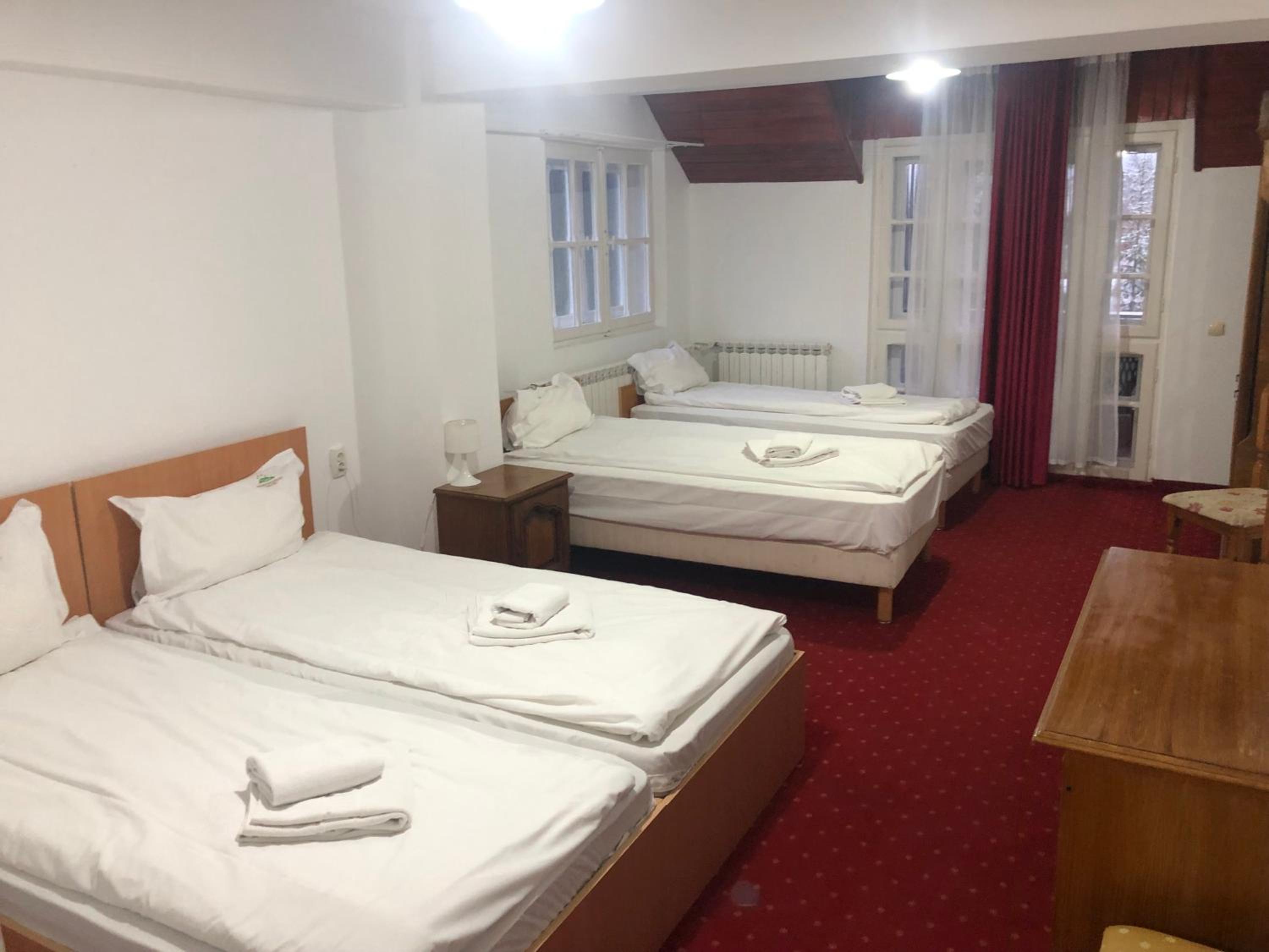 Quadruple Room with Mountain View photo 3