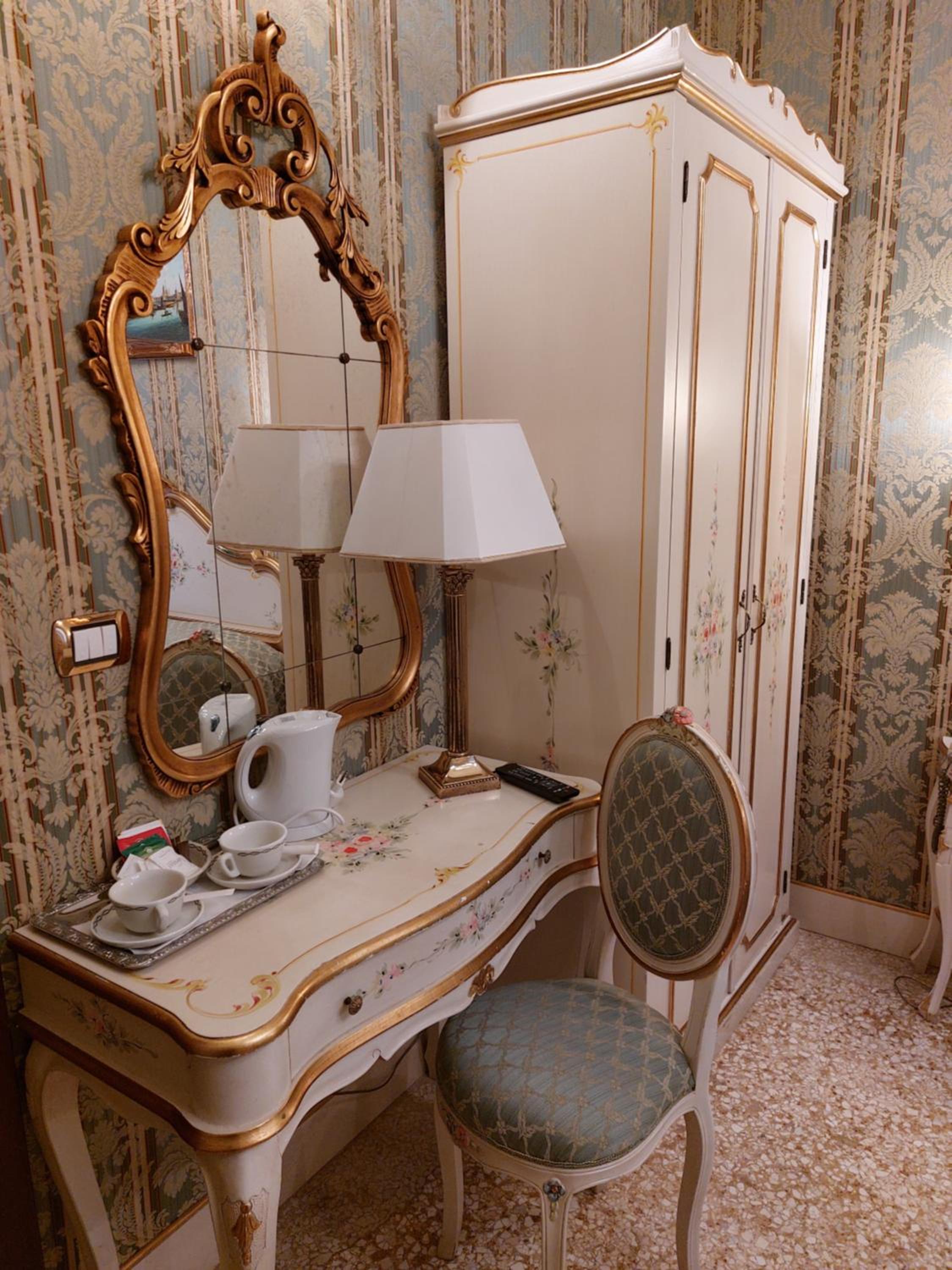 Superior Double or Twin Room photo 3