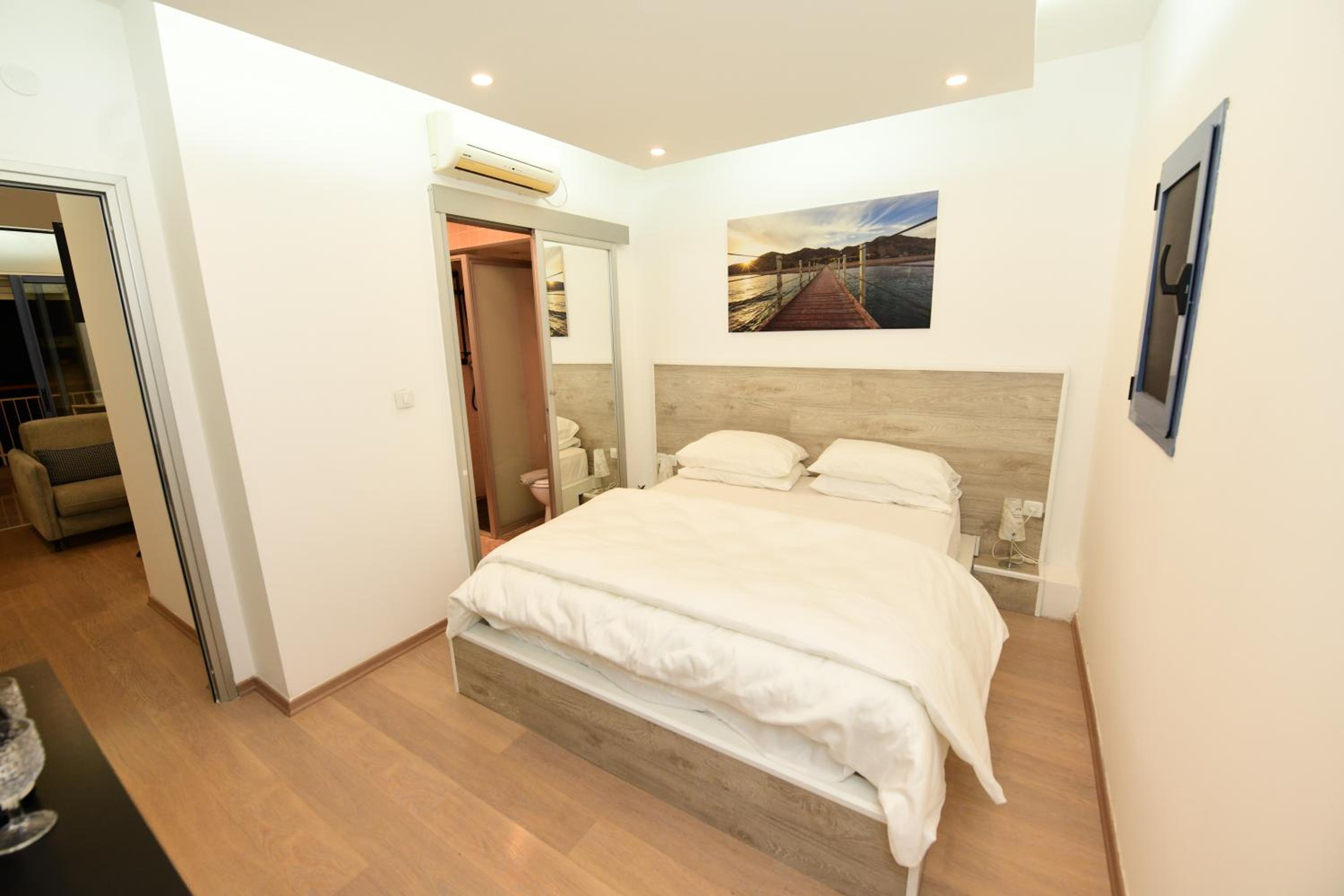 One-Bedroom Apartment - Photo 37